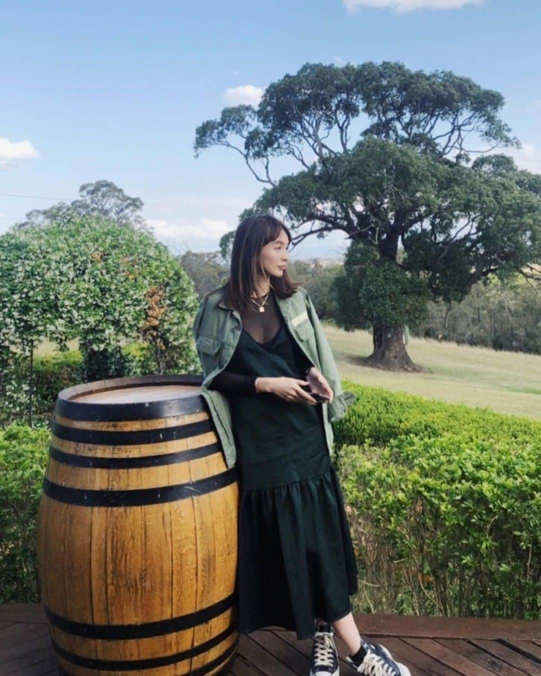 舞川あいくさんのインスタグラム写真 - (舞川あいくInstagram)「winery🍷🍇🌿 ワイン好きの友人のリクエストで ハンターバレーにあるワイナリーへ。  ワインに詳しくない私でも、テイスティングをしたり、ワインに合わせて食事をしたり、オーストラリアの大自然の中を散歩したり、それだけで愉しかった😌 ワインって奥が深い。世界って広い🌏 . . #huntervalley #winery #Australia」11月1日 20時22分 - aiku_0817__