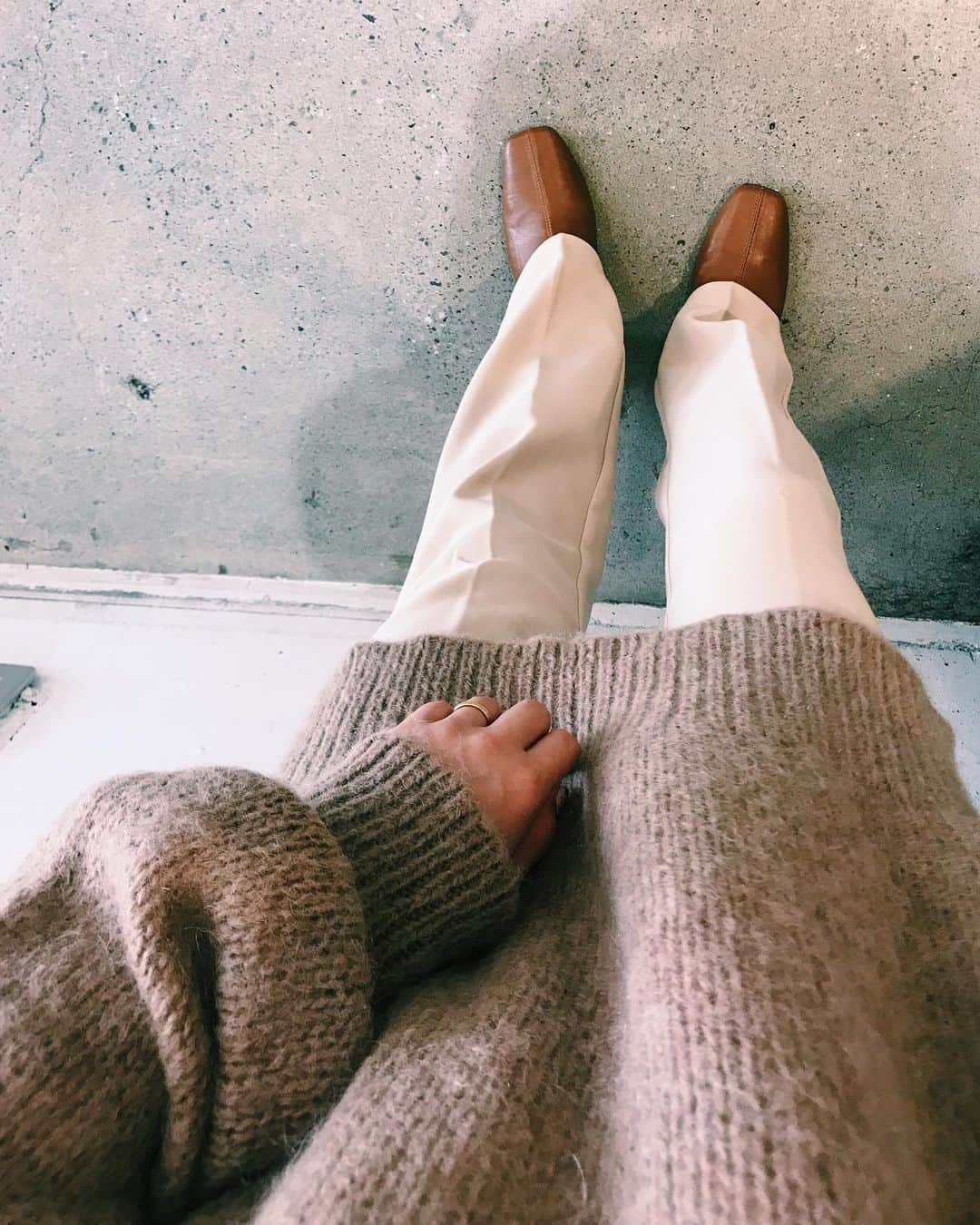 高橋美穂さんのインスタグラム写真 - (高橋美穂Instagram)「. ベージュな日🧸 . パンツとブーツは @nugu__official のだよ👢 . #mihoc_fashion #mihoc_select」11月1日 20時29分 - sleeping0mihoc