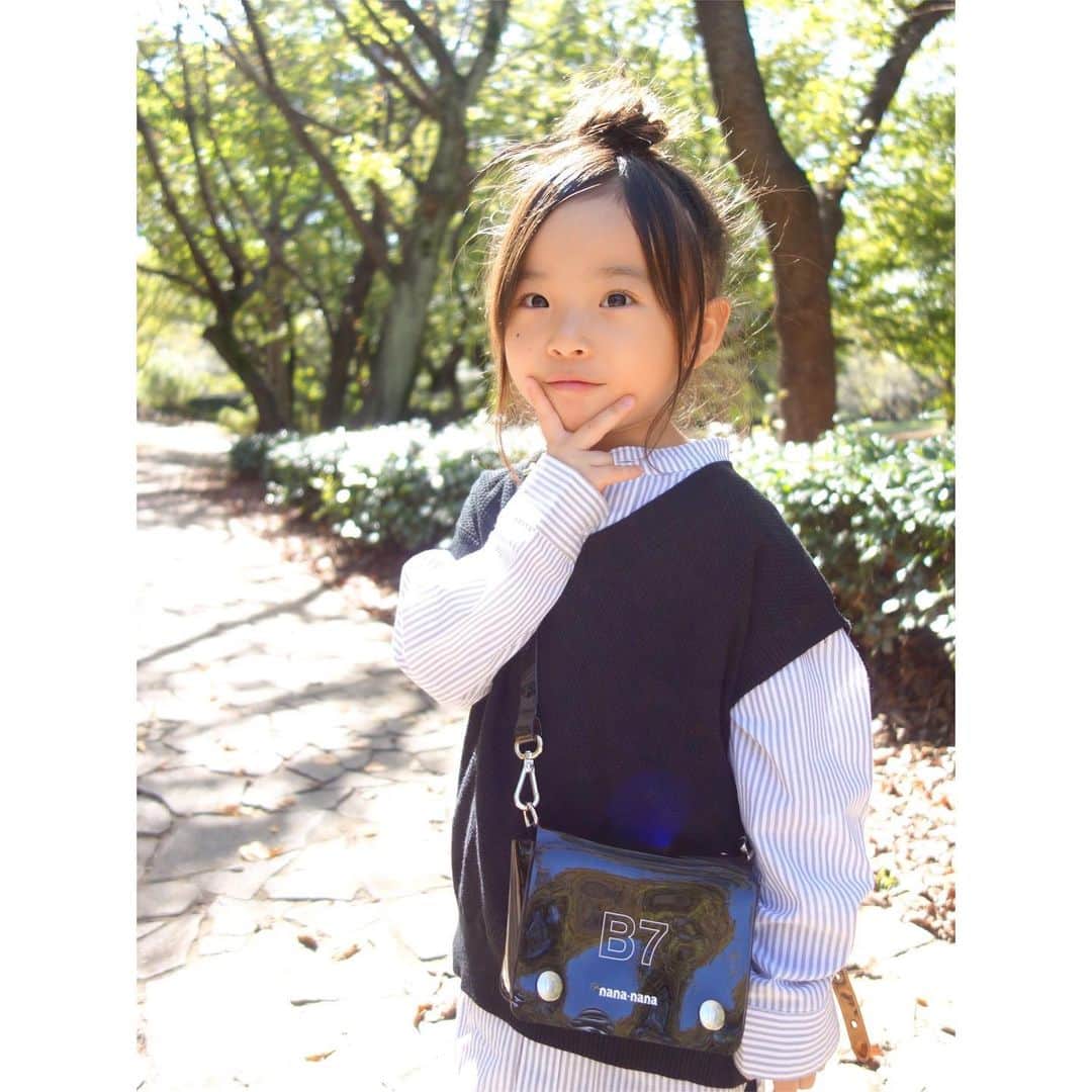 Saraさんのインスタグラム写真 - (SaraInstagram)「. coordinate♡ . ストライプシャツにベストで マニッシュ女子🖤 . shirt ▶︎ #devirock  vest ▶︎ #petitmain  pants ▶︎ #branshes  shoes ▶︎ #petitmain  bag ▶︎ #nananana ⠀ ⠀ #ootd #kids #kids_japan #kids_japan_ootd #kjp_ootd #kidsfahion #kidscode #kidsootd #kidswear #キッズコーデ #キッズファッション #マニッシュ #マニッシュコーデ #ナナナナ」11月1日 20時40分 - sarasara718