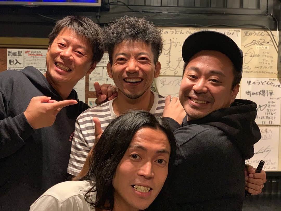 ロッシーさんのインスタグラム写真 - (ロッシーInstagram)「#ご近所会 #どぶろっく森 #大狸ぽんぽこ #前田屋　前ちゃん #居酒屋 #ご近所　 やっと、出会って「優勝おめでとう！」って、言えました！ #優勝おめでとう！ #野性爆弾 #ロッシー #より。 #ロシ写真」11月1日 20時49分 - yaseibakudan_rossy