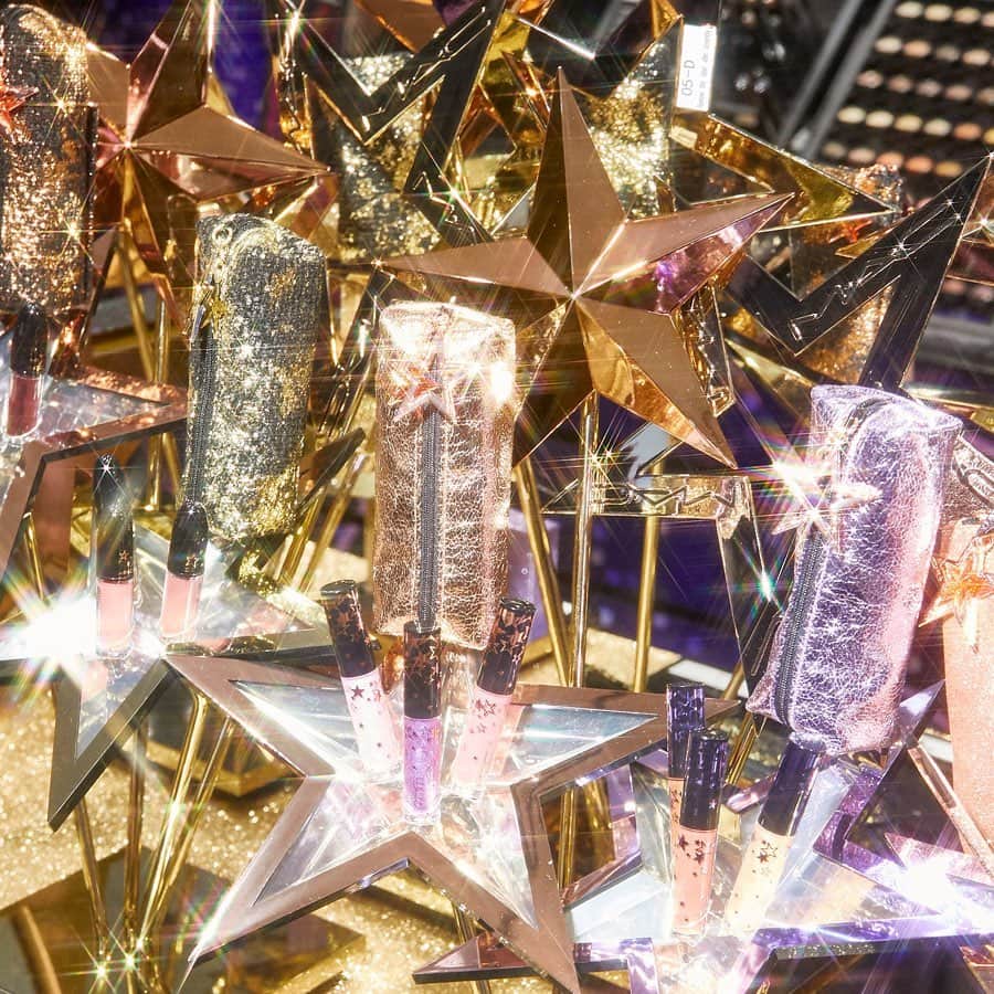 M∙A∙C Cosmetics Japanのインスタグラム：「ㅤ 2019年は⭐️星⭐️をモチーフにしたホリデーコレクション「STARRING YOU!」✨ ㅤ キラキラ輝くホリデーイベントの模様を公開！！ ㅤ #MACHoliday #MACクリスマスコフレ2019 ㅤ SPECIAL GUEST: MATT @mattkuwata_official2018 ㅤ ㅤ PHOTO: @wataru_fukaya, @akira11_26  ㅤ ㅤ ㅤ ㅤ ㅤ #MACCosmeticsJapan #MACコスメ #MACCosmetics #コスメ #メイク #ホリデー #コフレ #クリスマスコフレ #クリスマスコフレ2019 #ホリデーシーズン #クリスマスプレゼント #アイシャドウ #イベント #インフルエンサー #メイクショー #ホリデーコフレ #ラメ #matt #makeup #cosme #cosmetics #holiday #holidaymakeup #holidaycollection #holidays #holiday2019」
