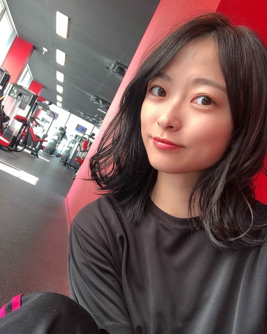 高本采実さんのインスタグラム写真 - (高本采実Instagram)「🏋🏻‍♀️ TT(とりあえず トレーニング) . 寒くなってきたからこそ しっかり鍛え直す時期〜😎🏋🏻‍♀️ 今日も今日とて、 鍛えてきました。🏋🏻‍♀️ 全ては釣りのために...🎣 . . . . #早くGT釣りたい #大物釣りたい #その一心で筋トレ #モチベーションは釣り #釣り筋 #筋トレ #筋トレ女子 #training #gym #vady #筋肉は裏切らない #釣り #釣り好き #釣りガール #钓鱼女孩  #钓鱼 #fishinggirl #高本采実 #あやみん #ayamistagram」11月1日 21時04分 - ayami__summer