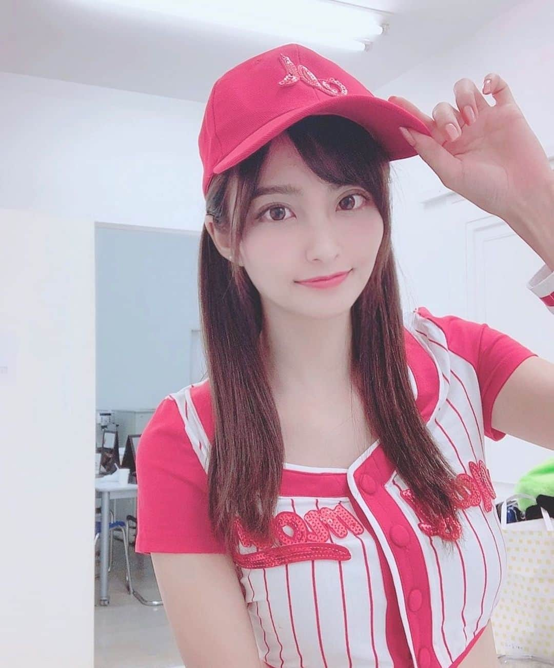 花咲れあさんのインスタグラム写真 - (花咲れあInstagram)「野球GIRL⚾️❤ . キャッチボールできないけど( ´-ω-`) . #スポーツ #野球 #野球ガール #スポーツ系女子 #キャップ #cap #baseball #写真 #撮影会 #撮影 #衣装 #コスプレ  #portrait #photograph #shooting #costume #Cosplay #촬영회 #촬영 #코스프레 #포트레이트 #사진 #モデル #グラビア #model #gravure #모델 #그라비아 #花咲れあ #れあたん」11月1日 21時06分 - h_rea_0503