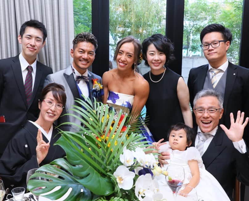 渋谷美穂さんのインスタグラム写真 - (渋谷美穂Instagram)「結婚式の写真👰🤵 この日来てくださったかけがえの無い方々🥺💕✨ まだまだ載せ切れないほど たっくさんの写真があります🙈❣️ ⁑ この日この場所に 幼い頃から今まで、 私の人生に関わってくれた 大切な仲間そして家族が 一気に集まった忘れられない1日です😌✨ ⁑ 招待状の返事が届くたび幸せを噛み締めていました。 私たちのためにみんなが集まってくれたこと、 心から祝福してくれたこと一生忘れません😌✨ ⁑ 写真を見ると改めて、 周りの支えなしでは今の幸せはなかったと思いますし、 これから先も周りへの感謝を忘れず 私や由志に関わってくれる 全ての人を大切にしようと思います🥺💕✨ ⁑ ⁑ ⁑ 🧡🧡🧡🧡🧡 まこ じゅんちゃん ゆきえもん しっぽ まり やまとさん ゆりこ ありさ あんな しをりさん あやこさん ななさん ゆかさん みきさん まゆみちゃん まいさん まおさん りゅうやくん アキナ なさ あいみん アキラさん ごまちゃん しのちゃん あいちゃん 溝口くん かおりさん こと姐 黒川さん あさえさん ちよさん ゆりちゃん しんくん たーにー こう 来てくれてありがとう🥺✨ (新婦友人) 🧡🧡🧡🧡🧡 ⁑ #FIREGYM#池尻 #スポーツモデル#トレーニング #フィットネス#筋肉#筋トレ#筋トレ女子#腹筋#腹筋女子#ボディメイク#ダイエット#減量#ワークアウト#シックスパック#コンテスト#ポージング#スポーツモデル #교육 #운동 #피트니스 #바디메이크업#fitness#workout#diet#bodymake#sixpack#training#abs#Japan」11月1日 21時11分 - miho_fitness