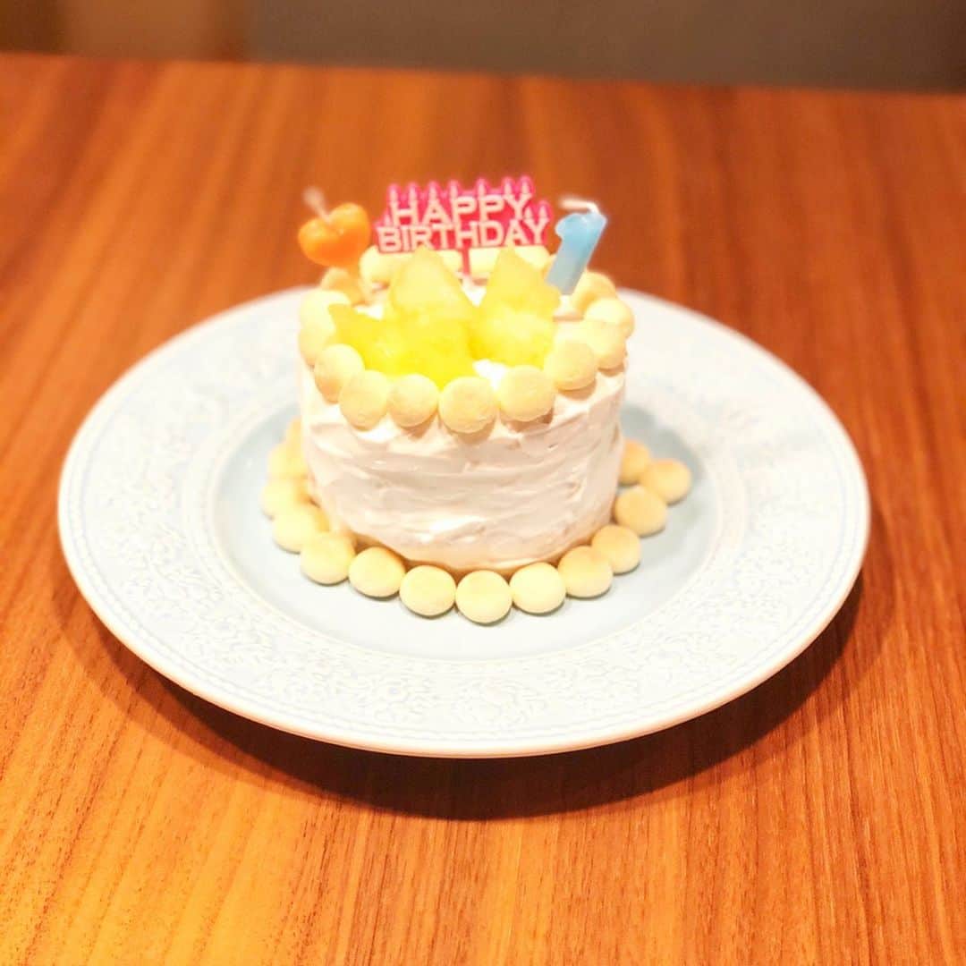 五十嵐圭さんのインスタグラム写真 - (五十嵐圭Instagram)「昨日は息子の1歳の誕生日でした。 #1歳 #誕生日 #誕生日プレゼントは #MercedesBenzAMGGLE63 #誕生日ケーキは #妻の手作りケーキ」11月1日 21時43分 - keiigarashi_official