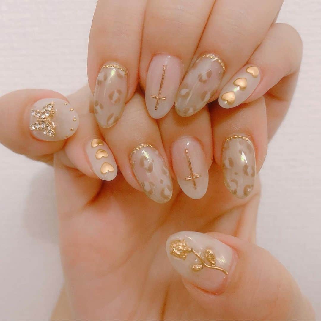 太田里織菜のインスタグラム：「. new nail...(●´ー｀●)♡ . #らぶどる #ネイル　#nail #marvelousネイル #豹柄　#豹柄ネイル　#ミラーネイル　#レオパード　#レオパードネイル　#レオパード柄ネイル #レオパード柄」