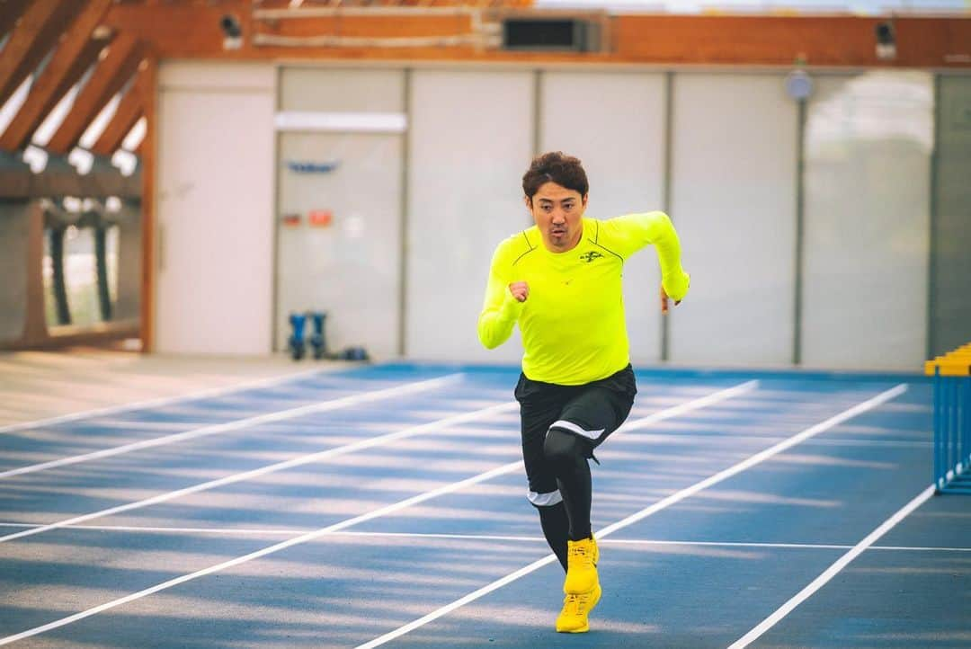 秋本真吾さんのインスタグラム写真 - (秋本真吾Instagram)「Start to evolution.﻿ ﻿ Sprint Training 🏃🏻‍♂️ Seiichi Uchikawa ﻿ ﻿ ﻿ #内川聖一﻿ #福岡ソフトバンクホークス﻿ #来季は過去最高の結果を﻿ #秋本真吾  PHOTO @moto_graphys」11月1日 21時38分 - 405arigato405