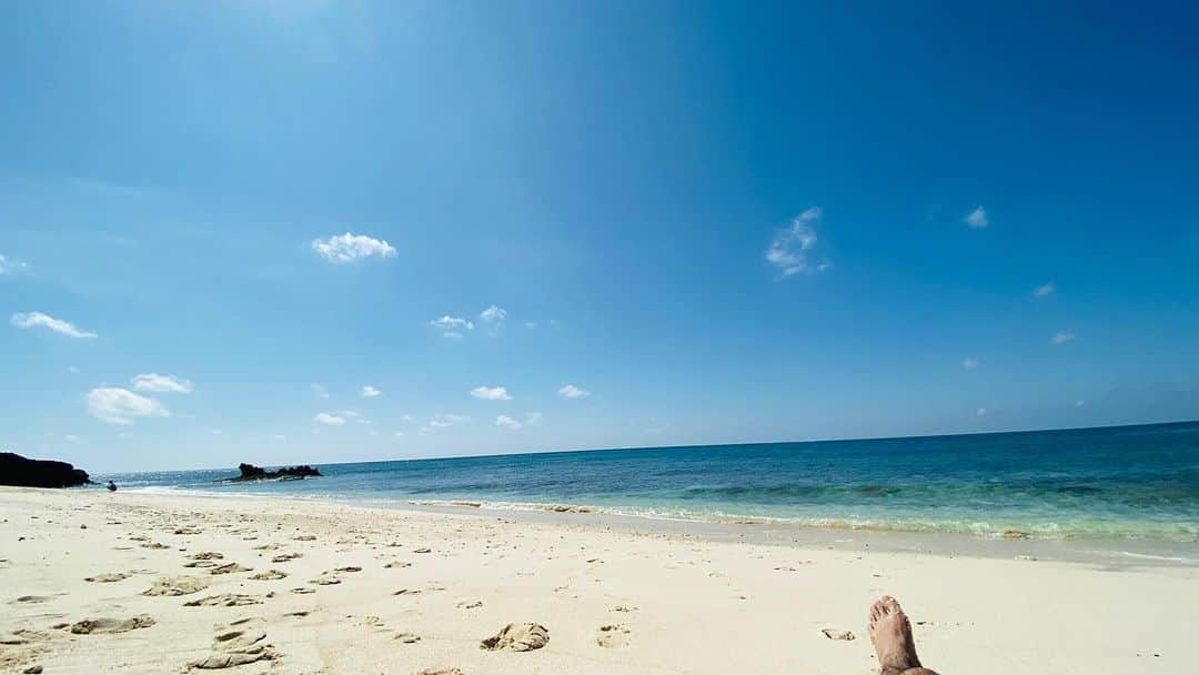 としみつさんのインスタグラム写真 - (としみつInstagram)「神休in宮古島🏝  日差し最高で海にも余裕で入れて気持ちよかった〜  また随時更新していくつもり。」11月1日 21時41分 - toshimitsu_tokaionair