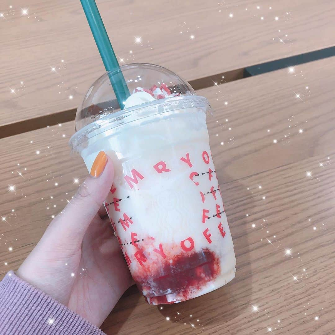 ゆなさんのインスタグラム写真 - (ゆなInstagram)「❤︎ ・ スタバの気になってた味💕　 飲めました💕 久しぶりに甘いの飲んで嬉しかった〜 すごい美味しいから ぜひ飲んでみてくださぁい😚 今日もみなさんお疲れ様ﾃﾞｽ´ω`*」11月1日 21時55分 - _yunachannel