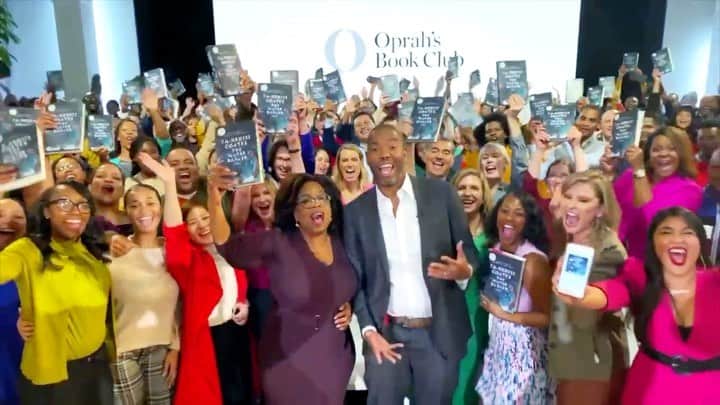 オプラ・ウィンフリーのインスタグラム：「It’s happening! My first @oprahsbookclub discussion with @tanehisipcoates is now live on @appletv. I was so excited to be with MY PEOPLE from all walks of life discussing one thing: our love for this glorious book. Stream it today by clicking on the AppleTV app. And if you don’t have Apple, don’t worry. Open up your browser, type in tv.apple.com and you’ll find it there. Did I also mention it’s free for the first 7 days? Happy streaming! #ReadWithUs」