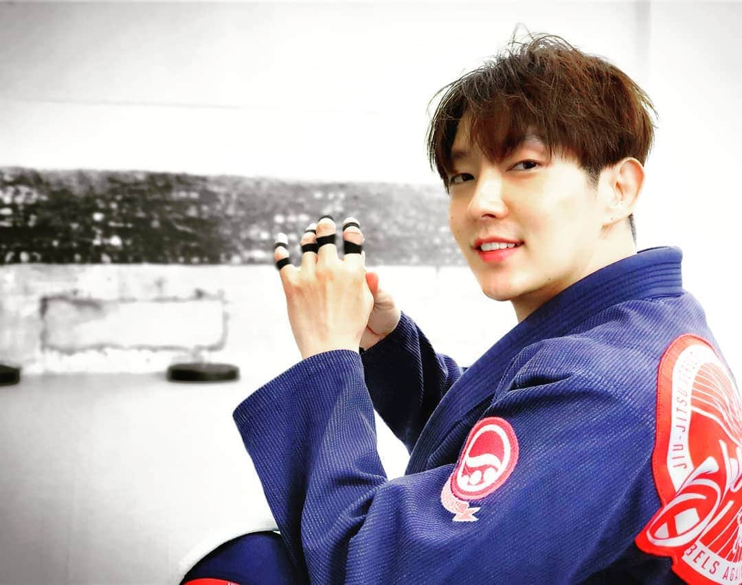 イ・ジュンギさんのインスタグラム写真 - (イ・ジュンギInstagram)「🥋벌써2년..🥋이전하고 더 쾌적하고 좋아진 환경에 함께하는 좋은사람들..운동이 더 재미있어졌네요^^ 다같이 건강한 하루하루 되시길 바라요.🥰 #mob @lee_gyeongsup #bjj 💗🥳🥳💞💯💯💯」11月1日 22時35分 - actor_jg