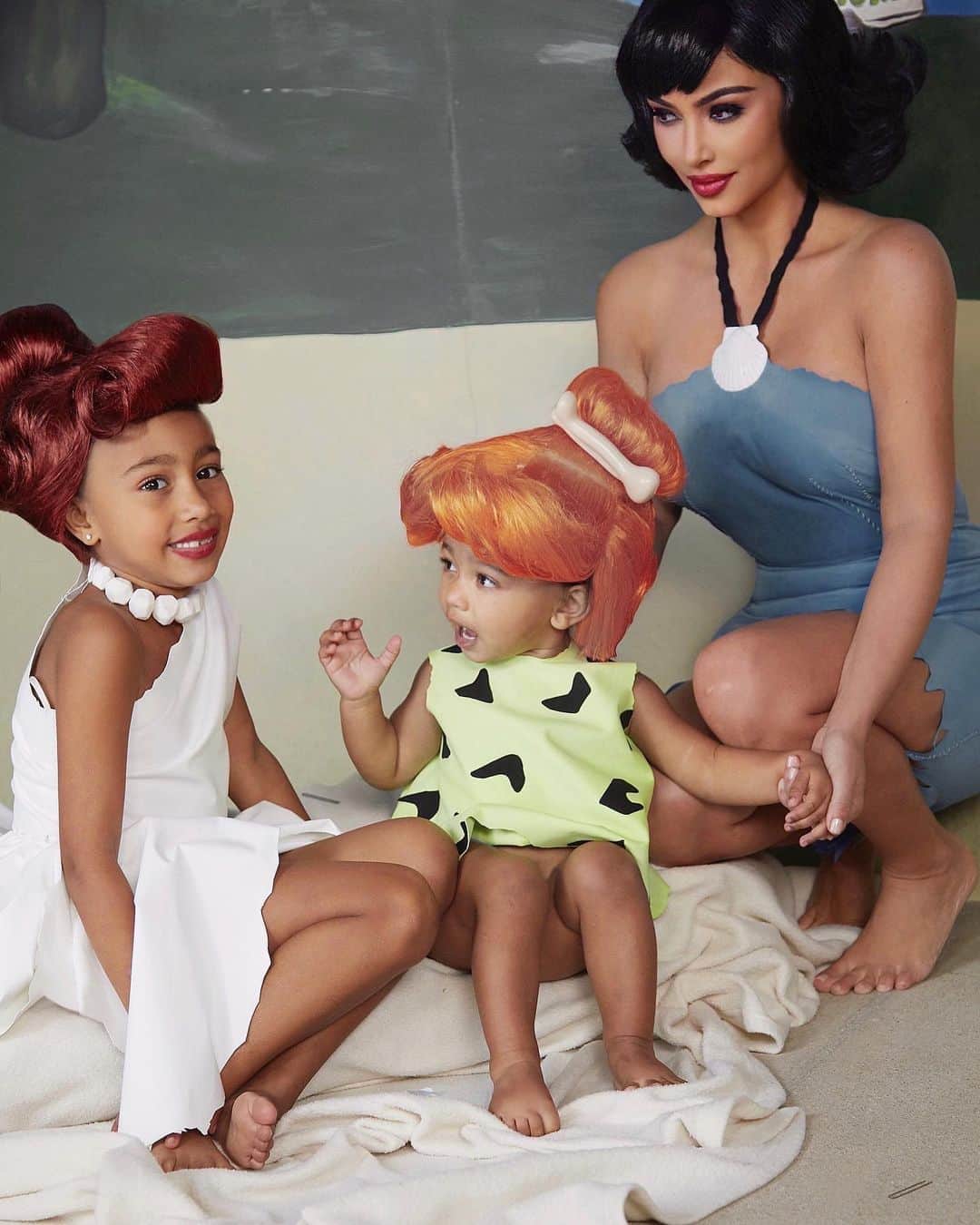 キム・カーダシアンさんのインスタグラム写真 - (キム・カーダシアンInstagram)「Flintstones 🦴 Modern Stone Age Family」11月1日 22時47分 - kimkardashian