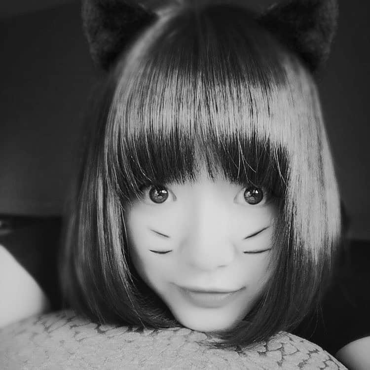新谷良子のインスタグラム：「. ハロウィンの裏側（笑）. いくつかやってみて、いちばんそれっぽかった？のをツイートしたんだけど、せっかくだからここに残しとく♪. . . #この自撮り #2年くらい前のだった衝撃 #今はちょっと髪も伸びてる #ハロウィン加工楽しかった」