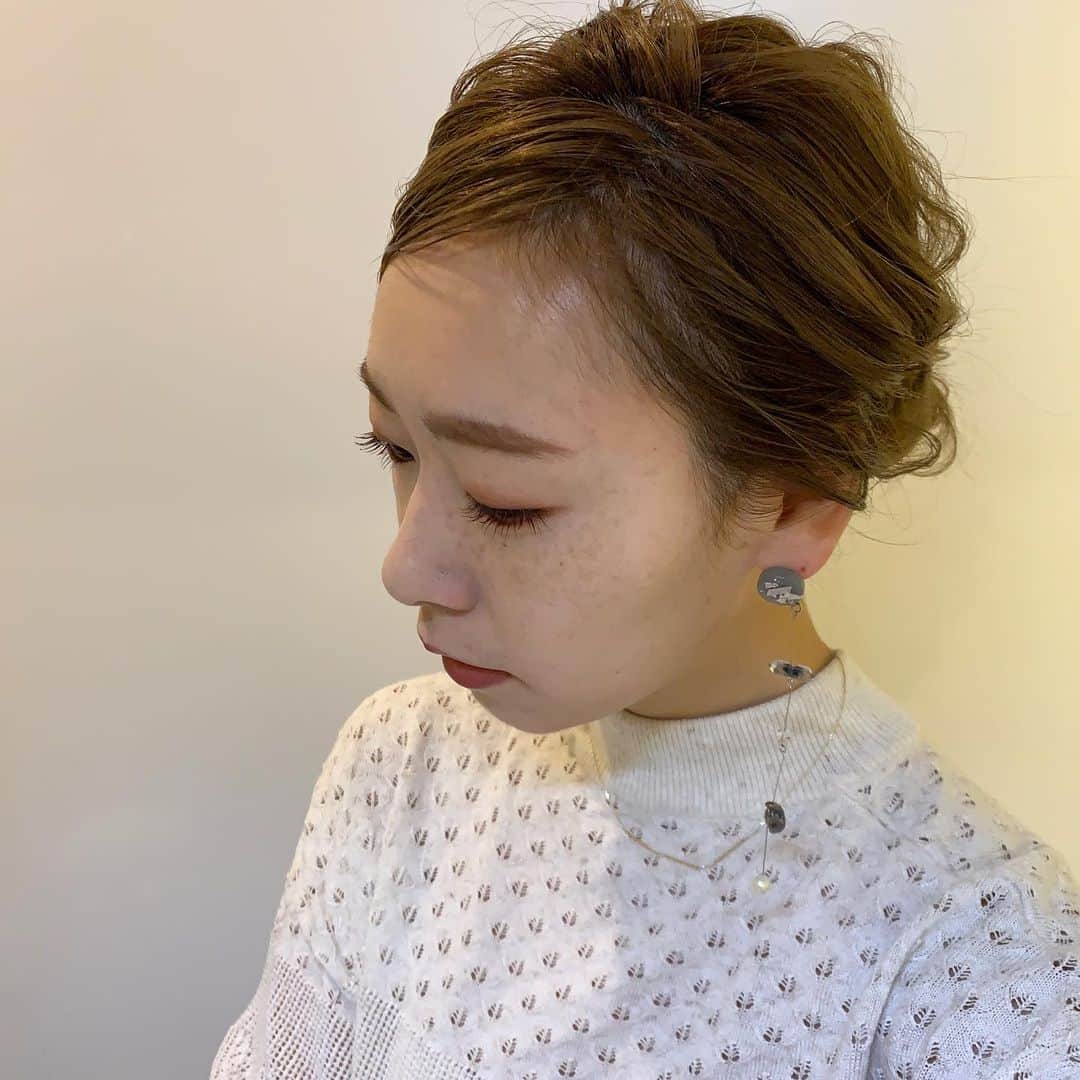 YU-U（工藤由布）さんのインスタグラム写真 - (YU-U（工藤由布）Instagram)「2019,11,02のアレンジ 9:1ローシニヨン☻ 首高い服好きだからやっと着れる気温になってきて嬉しい🙈✨ ピアス… @nood.aoi ・・・ #ヘアアレンジ #uアレンジ #ボブアレンジ #ミディアムアレンジ #ロングアレンジ  #uミディアムアレンジ #hairarrange #hairstyle #tcbsnap #noodaccessory #u和装ヘア #ローシニヨン」11月2日 8時57分 - nyan22u22nyan
