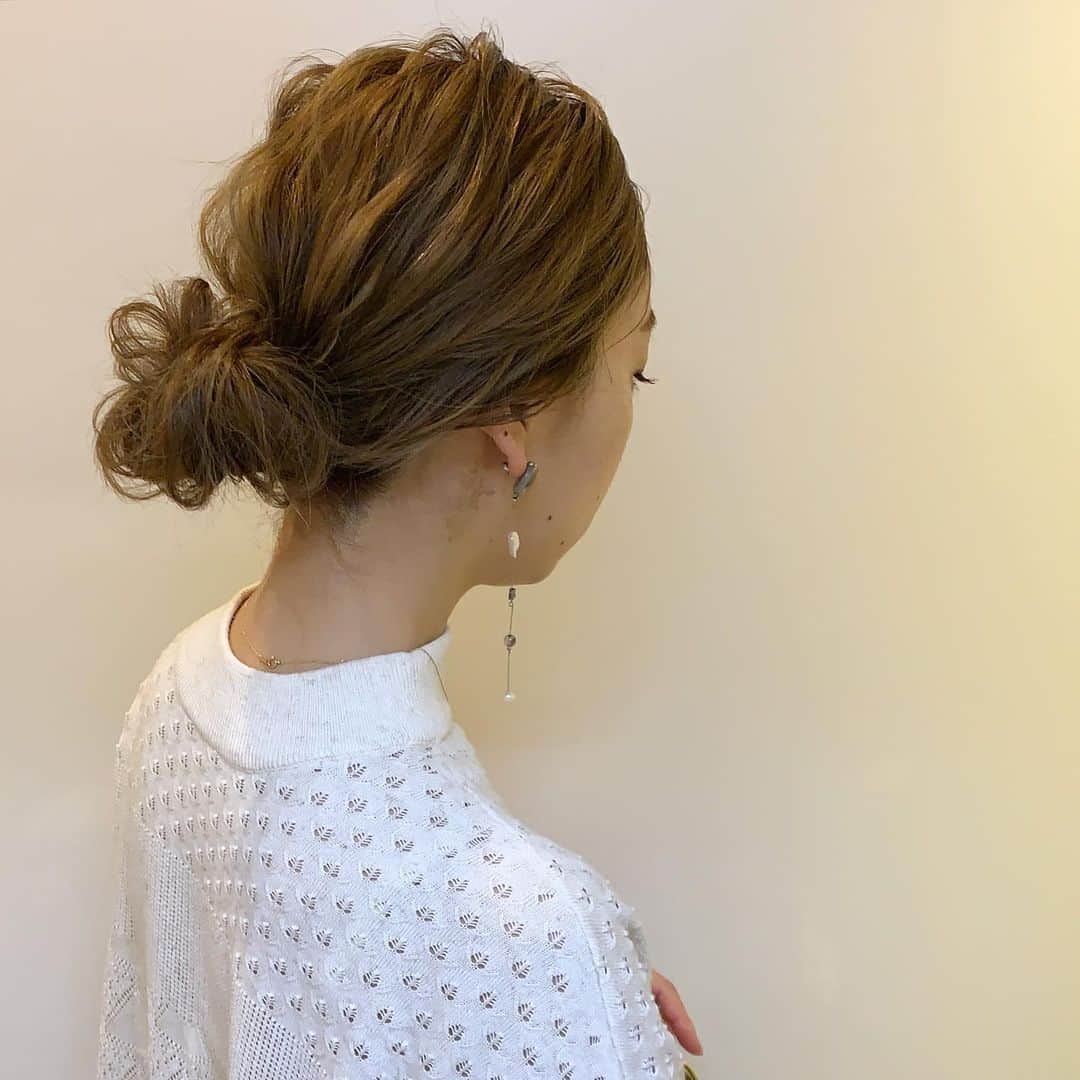 YU-U（工藤由布）さんのインスタグラム写真 - (YU-U（工藤由布）Instagram)「2019,11,02のアレンジ 9:1ローシニヨン☻ 首高い服好きだからやっと着れる気温になってきて嬉しい🙈✨ ピアス… @nood.aoi ・・・ #ヘアアレンジ #uアレンジ #ボブアレンジ #ミディアムアレンジ #ロングアレンジ  #uミディアムアレンジ #hairarrange #hairstyle #tcbsnap #noodaccessory #u和装ヘア #ローシニヨン」11月2日 8時57分 - nyan22u22nyan