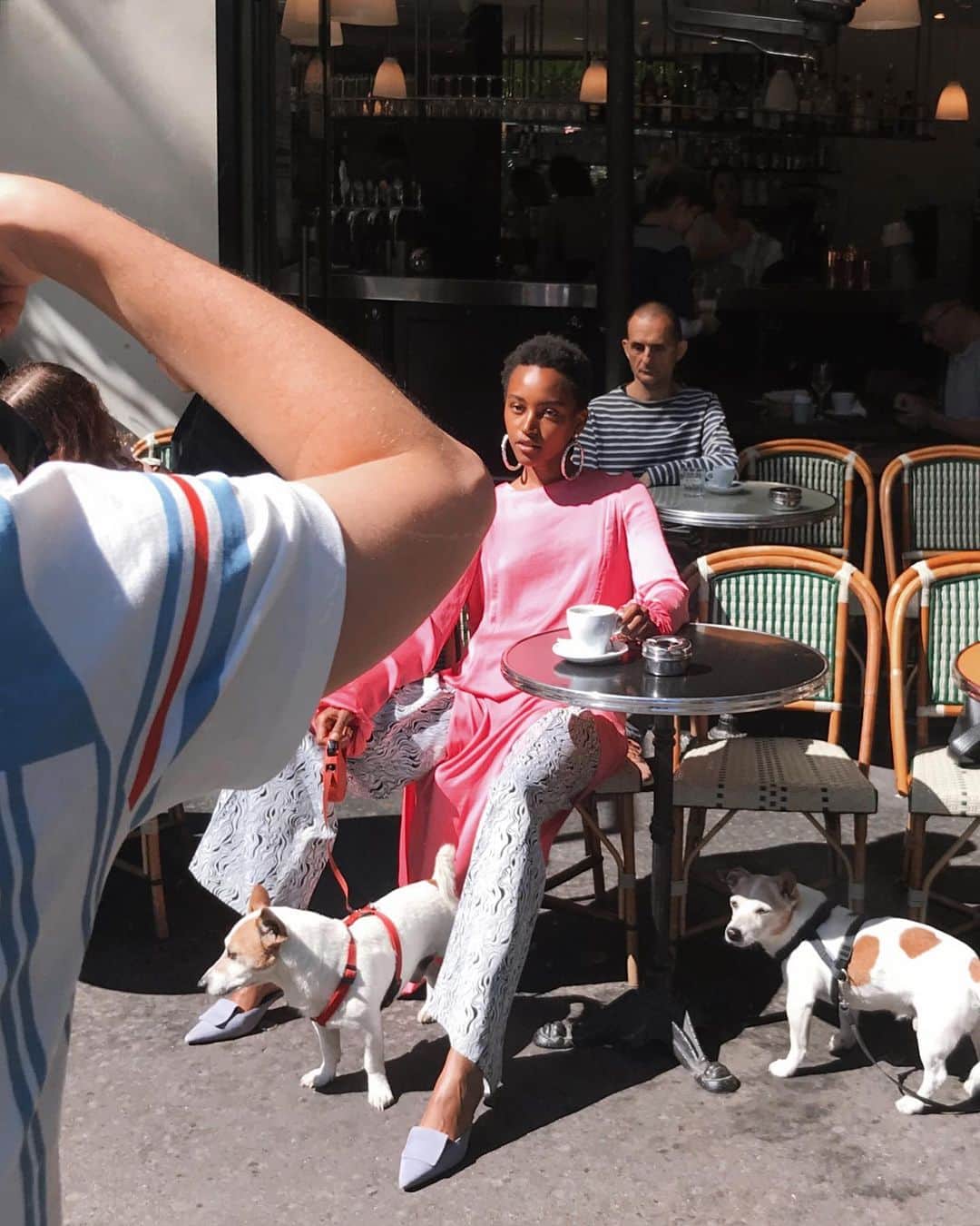 のインスタグラム：「Throw back ✔︎ Behind the scenes @designscene Styled by me Love @giuseppeattanasioph @christelle.world @cemcinar_paris @laruicci #🐶🐶 #paris #magazine ワンコロもありがと」