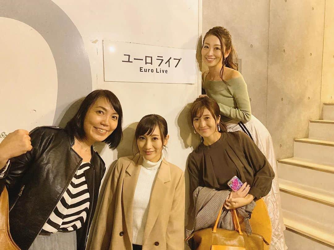 大寺かおりさんのインスタグラム写真 - (大寺かおりInstagram)「スピードワゴンさんの お笑いトークライブに行ってきました☺️ 以前から行ってみたいと思っていたので やっと行けました✨ . 今月は漫才やコント無しの トークのみのライブ！ . ゲストは川谷絵音さん！ . 独特の歌詞を生み出す川谷さん。 トークも独特の語り口で スピードワゴンさんとの掛け合いが たまらなく面白かったです✨ . 音楽に対する真面目な話から赤裸々トークまで とにかく濃い内容でした。 . . . #ホリプロのみなさんと☺️ #スピードワゴン さん #ホリプロコム #お笑いライブ #ホリプロ #アナウンス室 #hap #野球好き #アナウンサー #ユーロライブ #川谷絵音 さん #小沢さん #クセつよ」11月2日 1時07分 - kaori_ootera