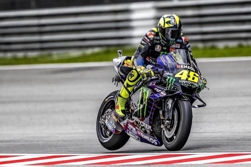 バレンティーノ・ロッシのインスタグラム：「Sepang International Circuit,Malaysia  Friday,free practice 📸 @gigisoldano @jesusrobledo」