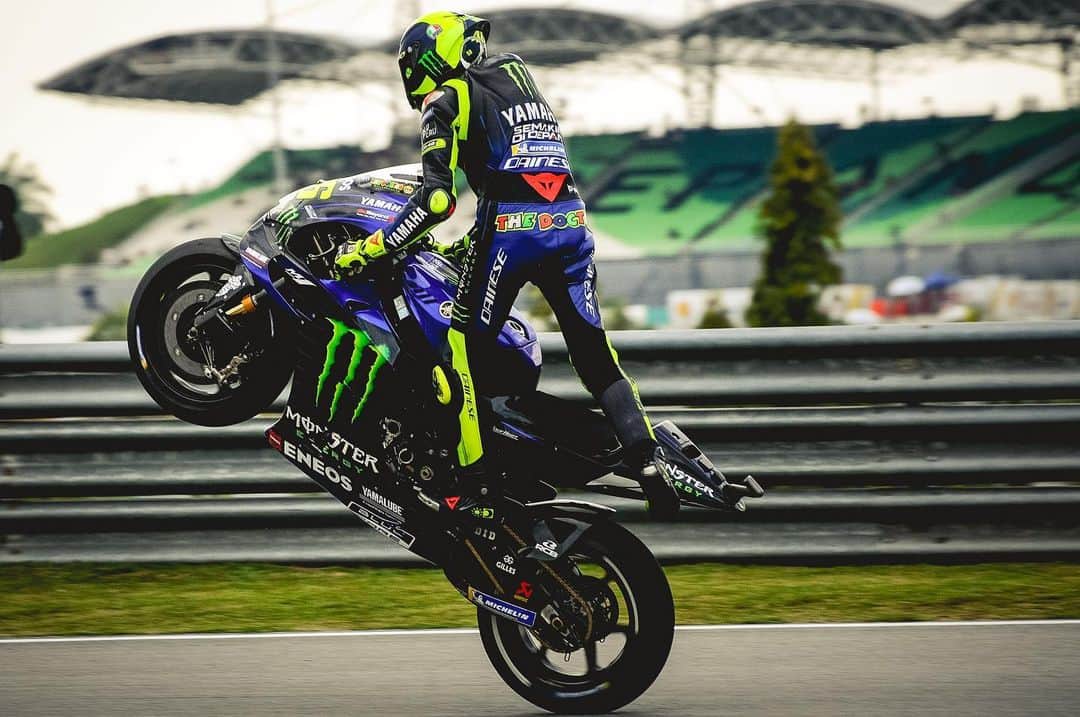 バレンティーノ・ロッシのインスタグラム：「Sepang International Circuit,Malaysia Friday,free practice 📸 @falex79 @mighelon」