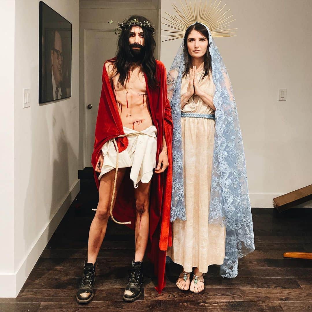 ラングリー・フォックスのインスタグラム：「⛪️ god bless」