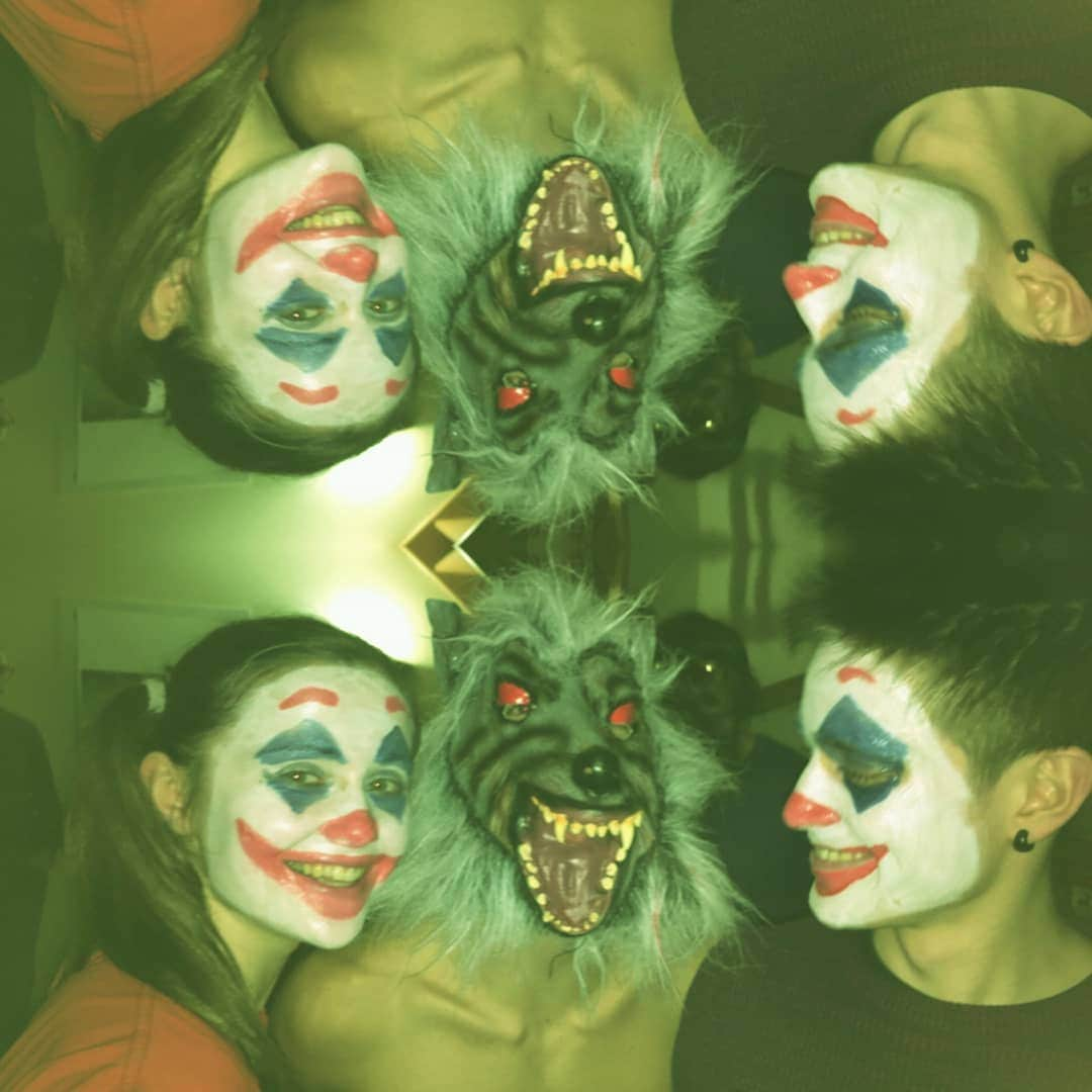 クロエ・コリエーさんのインスタグラム写真 - (クロエ・コリエーInstagram)「Is it just me, or is it getting crazier out there? #joker #happyhalloween」11月2日 1時53分 - chloe_caulier