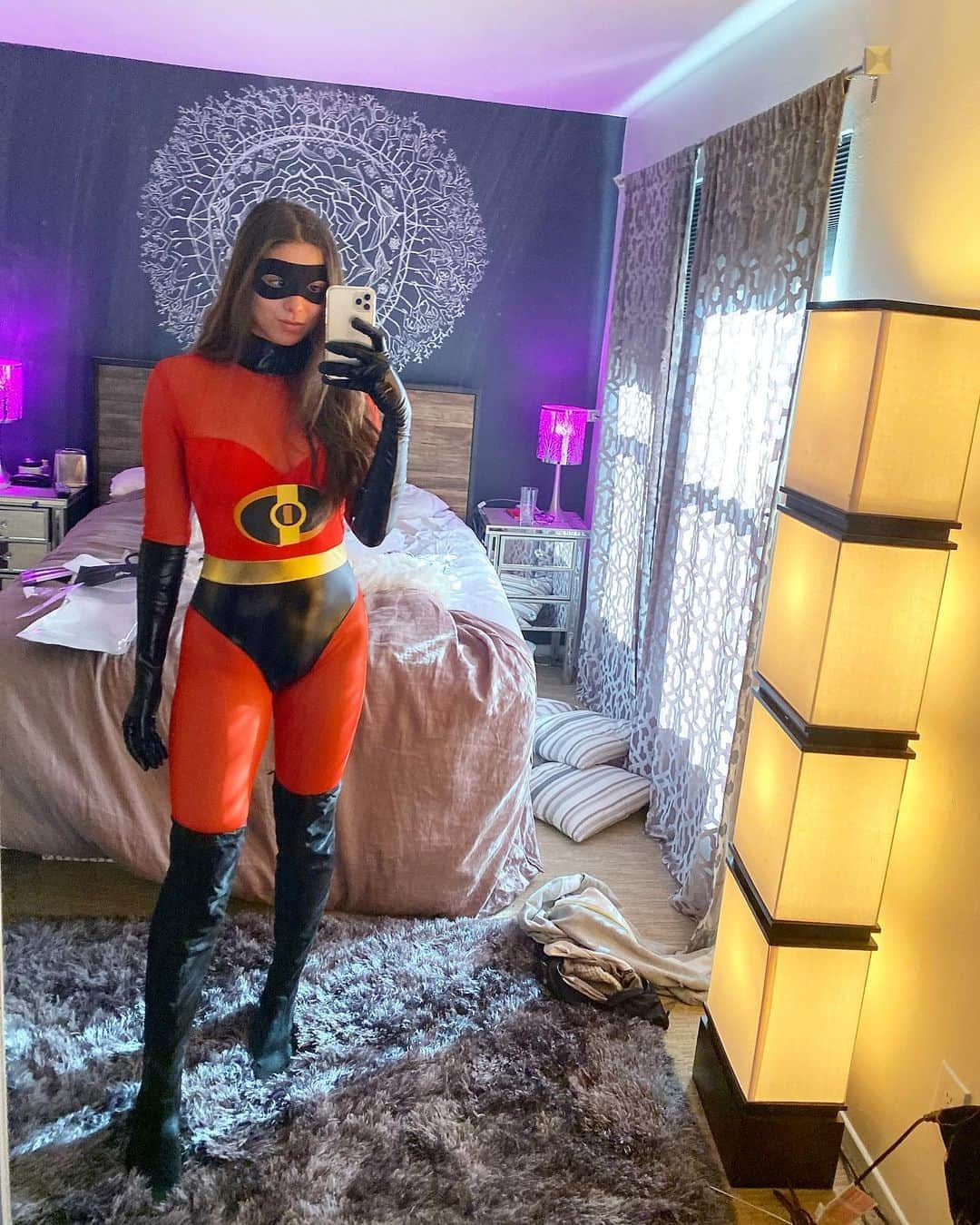 キーラ・コサリンさんのインスタグラム写真 - (キーラ・コサリンInstagram)「just imagine the headband and side part lol happy Halloween from Violet Parr」11月2日 2時14分 - kirakosarin