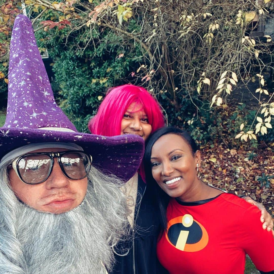 マックルモアーさんのインスタグラム写真 - (マックルモアーInstagram)「The tales of Halloween continue.  And today is the day when I buy all the 75% off candy that Sloane didn’t get.  Kids these days don’t know how to compete.  Back in the glory days we wouldn’t come home till we filled up an entire pillowcase and successfully out-ran at least 2 groups of bag snatchers.  I still have time to pass on the tradition.」11月2日 2時38分 - macklemore