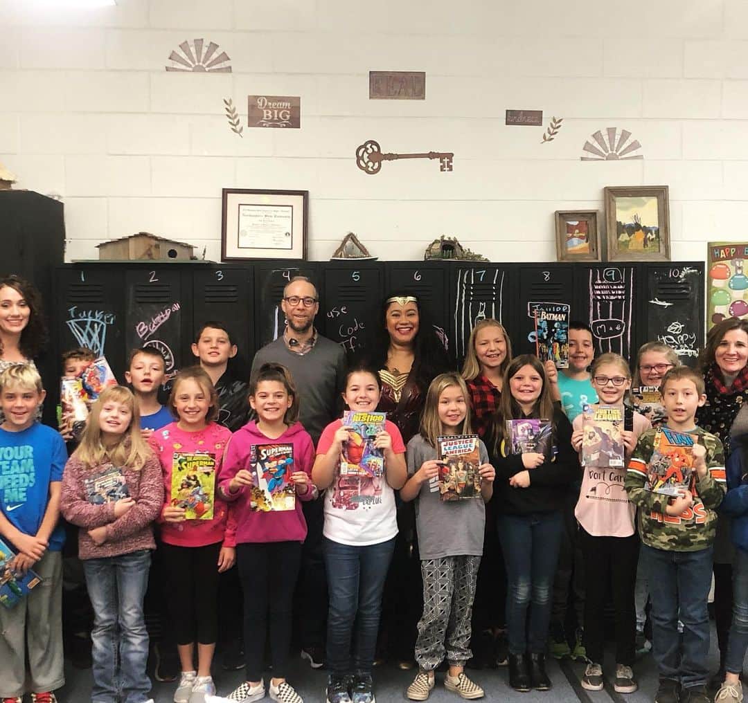 ケヴィン・サスマンのインスタグラム：「Visited some very enthusiastic comic book readers at Berryhill North Elementary in #Tulsa  I’m here for the Tulsa Pop Culture Con this weekend - come say hi!」