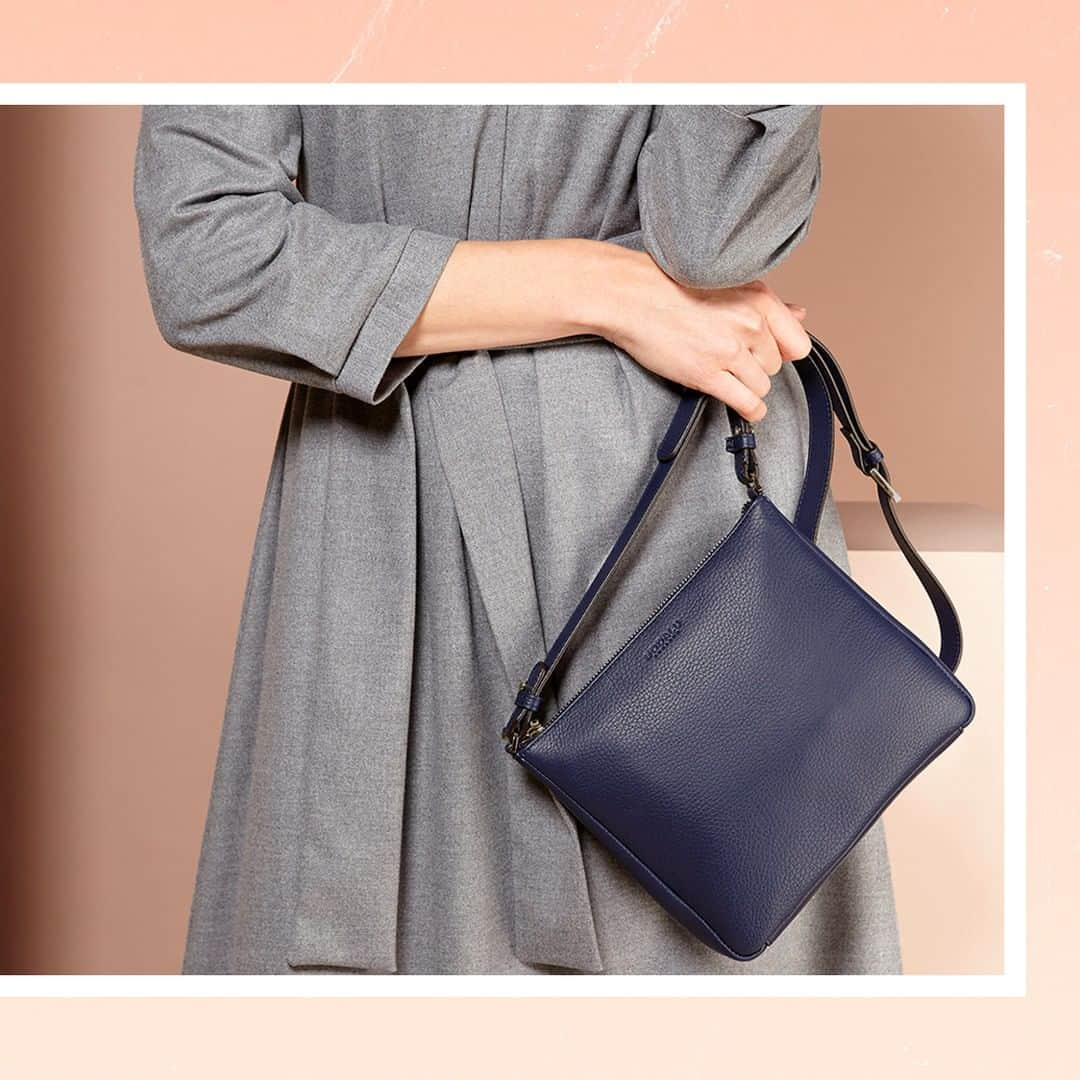 モダルーのインスタグラム：「Enjoy the Elsa in a luxe navy leather for £44.50 instead of £89. Enter SALE20 at the checkout for an additional 20% off #ModaluMoments #LeatherHandbags」