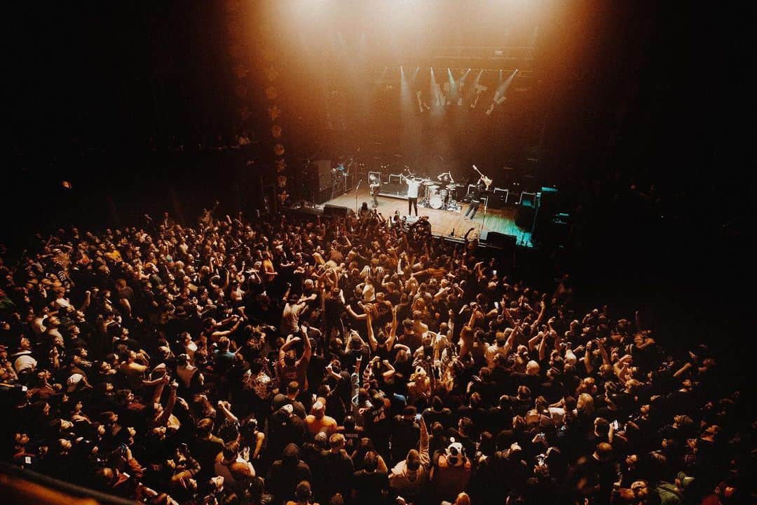 The Amity Afflictionさんのインスタグラム写真 - (The Amity AfflictionInstagram)「Thank you America, and Thank you @sum41 for having us. We had a blast. Time for some much needed time off. 📷 @xpeesx」11月2日 3時49分 - theamityaffliction
