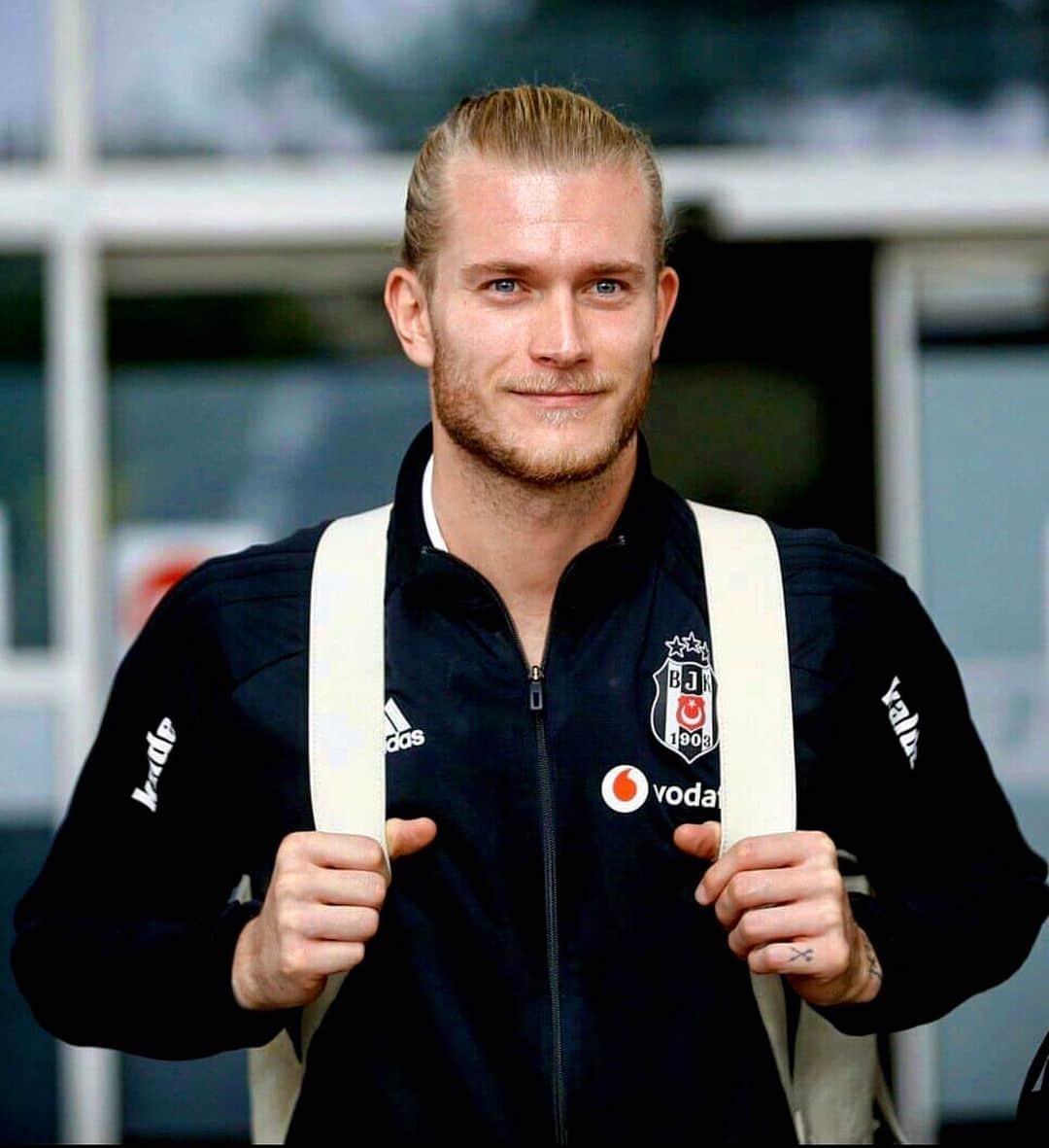 ロリス・カリウスのインスタグラム：「📍Antalya.  Lets continue our good run 🙌🏻 #LK1」