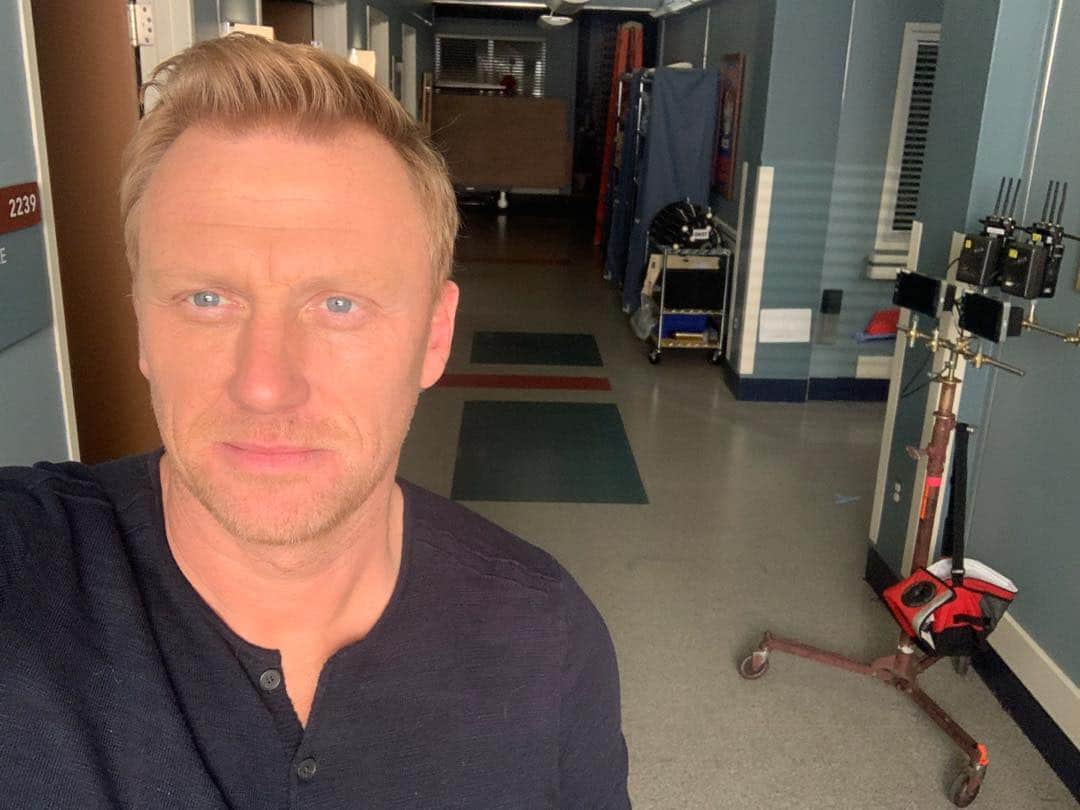 ケヴィン・マクキッドさんのインスタグラム写真 - (ケヴィン・マクキッドInstagram)「Back on set as Owen today ;) @greysabc」11月2日 5時29分 - therealkmckidd