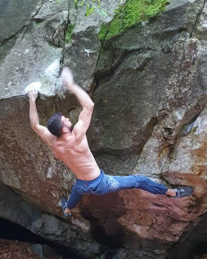 のインスタグラム：「Ticino always fills me up with joy, new energy and confidence. After competition season I feel like all the pressure from all kind of expectations is gone and projects don't feel as hard anymore 😀. A day before sending my big dream route "Catwalk", I sent this beautiful 8a named "Apollo" in my favourite bouldering area. • @ocun.climbing @scarpaspa @vibram」
