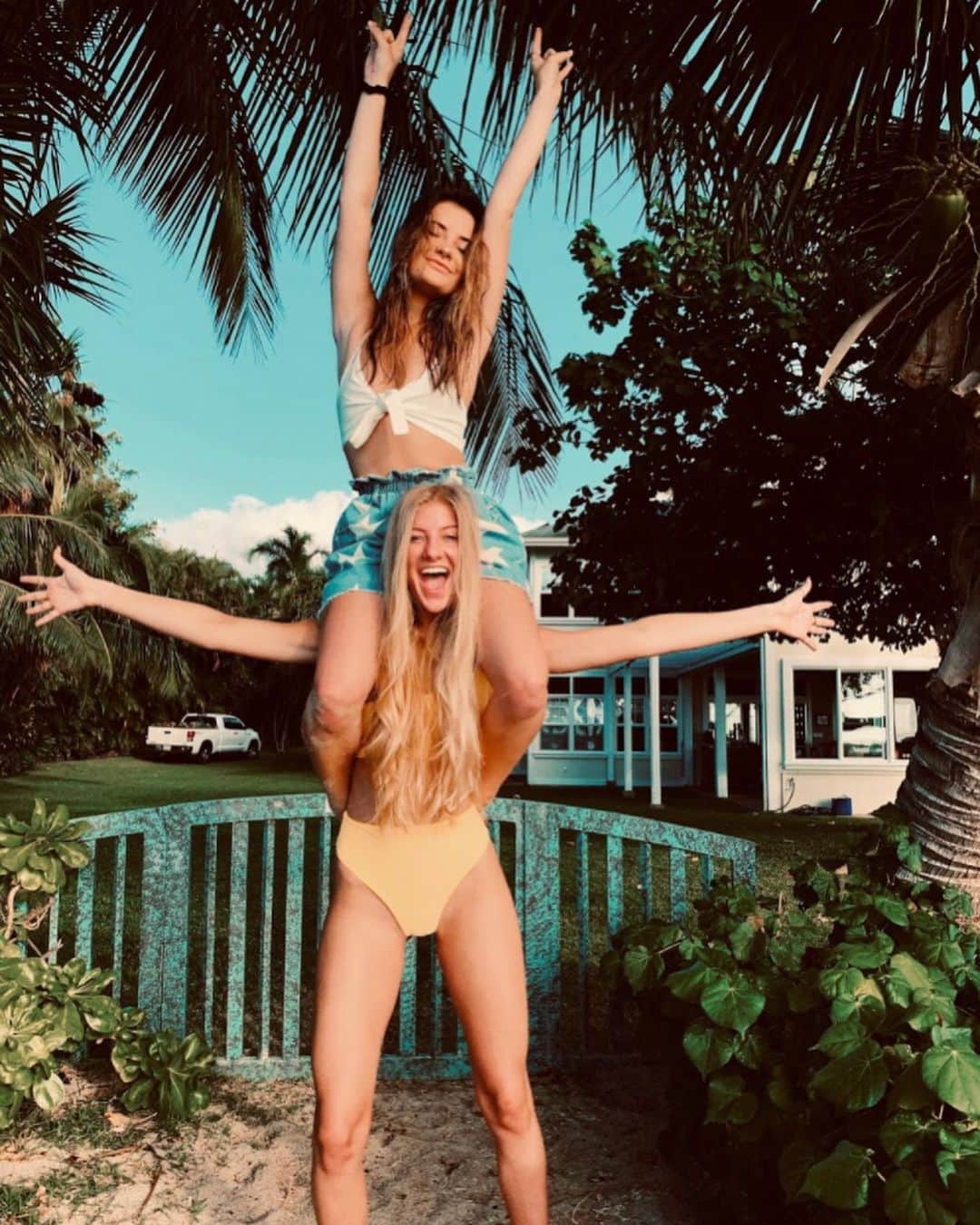 Brooke Marie Hylandさんのインスタグラム写真 - (Brooke Marie HylandInstagram)「19 years, this ridiculously beautiful, radiant, and kind-hearted soul has been blessing this earth. Lucky to have been there every step of the way & have you not only as a sister, but as a built in bestie. May your birthday be as special as you are to me, P <3」11月2日 6時12分 - brookehyland