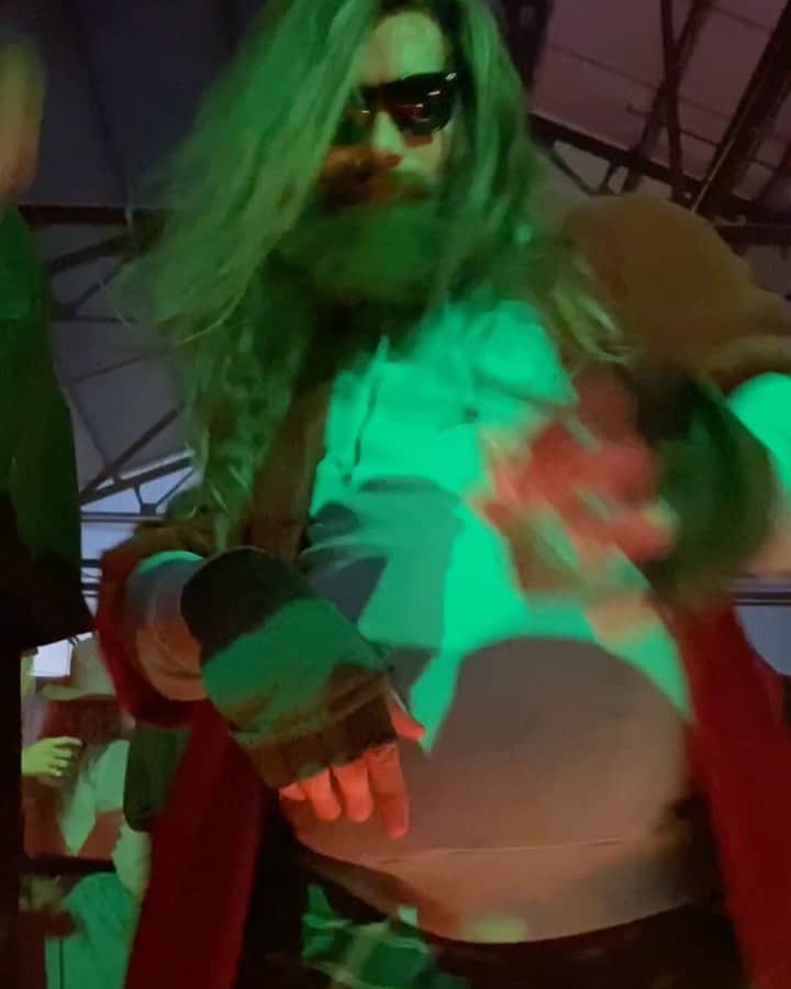 モデル、ブロック・オハーンのインスタグラム：「Had a blast last night. I just imagined what it would be like being Thor in this state and the rest is history hahah  Who knew Thor liked to dance so much! 🔨 ⚡️😛 lol」