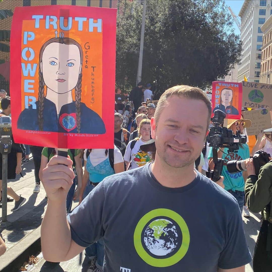 レイン・ウィルソンさんのインスタグラム写真 - (レイン・ウィルソンInstagram)「I think my favorite part of the #ClimateStrike are all the signs! #FridaysForFuture @GretaThunberg #DTLA」11月2日 6時36分 - rainnwilson