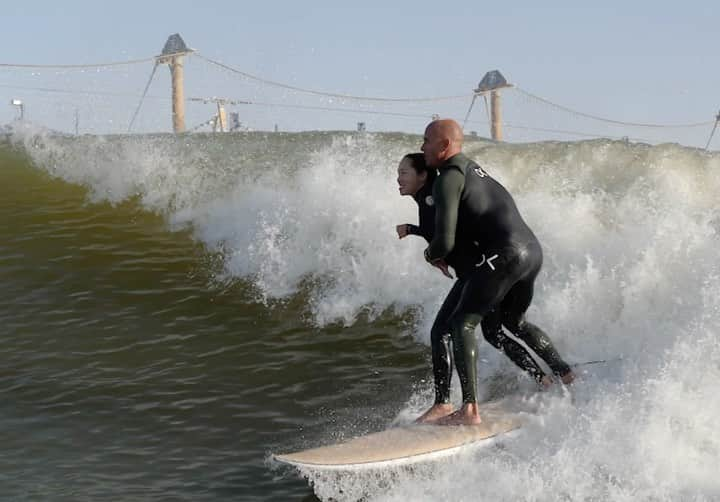 ケリー・スレーターのインスタグラム：「Oh, there’s more. @kalanimiller and I throwing our hat in the ring for the #CouplesBarrelChallenge at @kswaveco #SurfRanch. What you think? Zoom in on her face as the wave starts throwing. 😀 First view behind the lip!」