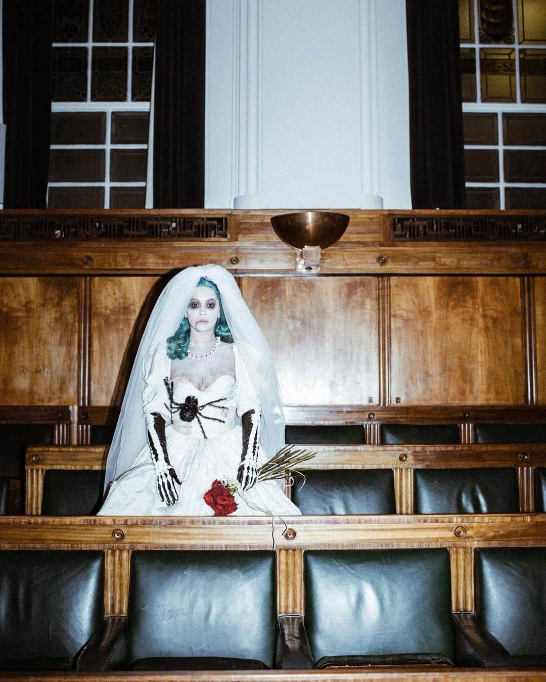 リタ・オラさんのインスタグラム写真 - (リタ・オラInstagram)「Glad you all could all make it to my bloody wedding. Till death do us part and all that. Blah blah blah... #happyhalloween🎃 @moschino @itsjeremyscott @karenclarkson @mariebruce @rio_hair @neciashairstyling R.I.P to the girl you used to see, her days are over.」11月2日 6時54分 - ritaora