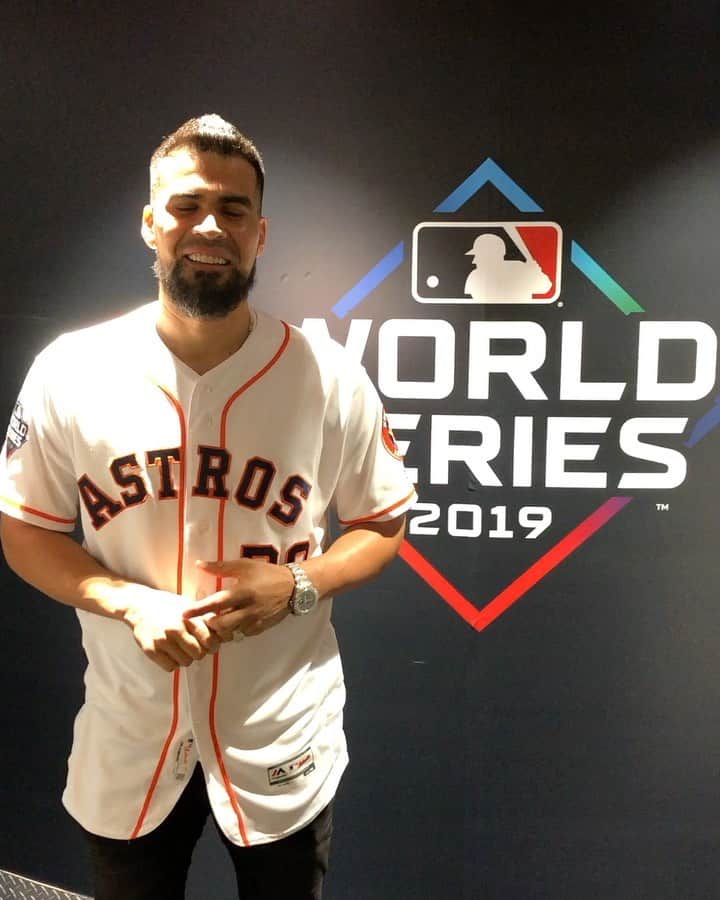ロビンソン・チリノスのインスタグラム：「Muchas Gracias H-Town 🧡🙏」