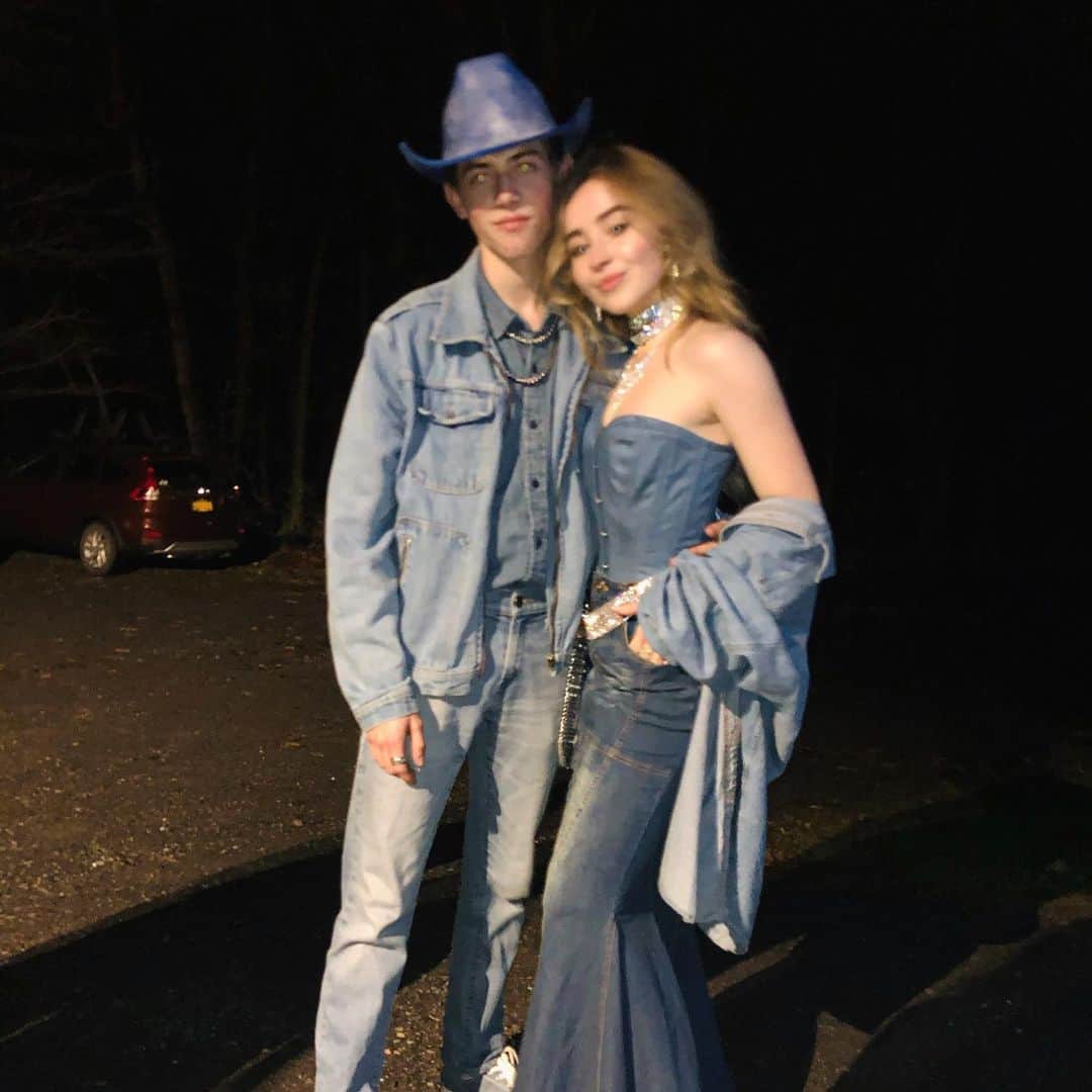 グリフィン・グラックさんのインスタグラム写真 - (グリフィン・グラックInstagram)「britney and justin but make it spooky (before the pouring rain)」11月2日 7時38分 - griffingluck