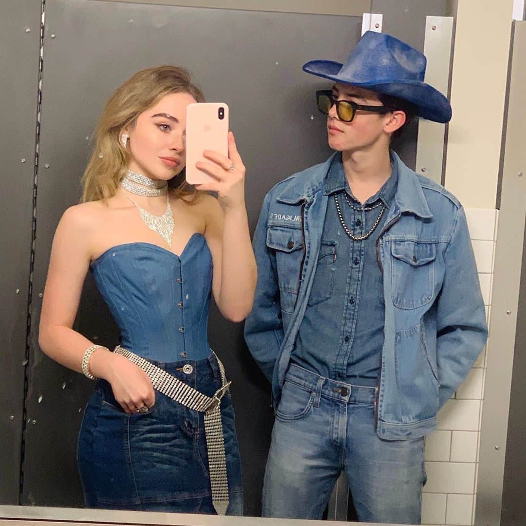 のインスタグラム：「britney and justin but make it spooky (before the pouring rain)」
