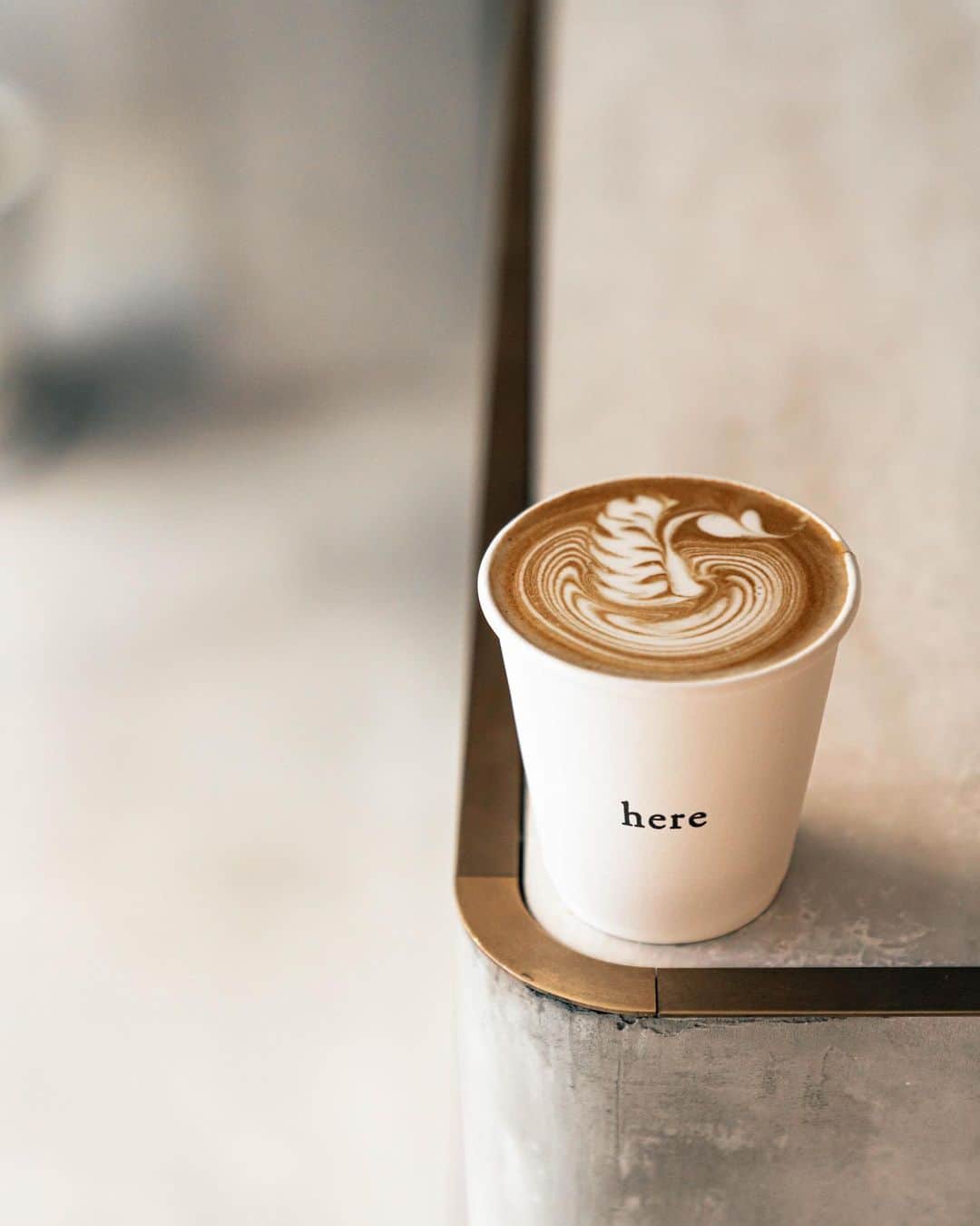 山口淳一さんのインスタグラム写真 - (山口淳一Instagram)「Good morning from @here.kyoto  11/8-9 🇰🇷 11/17-18 Ginza,Tokyo なにげに初韓国。 — #japan #kyoto #here #coffee #herekyoto #canele #latte #latteart #art #cafe #slayer #espresso #roasting #roaster #probat  #日本 #京都 #コーヒー #カヌレ #ココカヌレ #ラテ #ラテアート #アート #スレイヤー #エスプレッソ #ロースター #焙煎」11月2日 7時53分 - junichi_yamaguchi