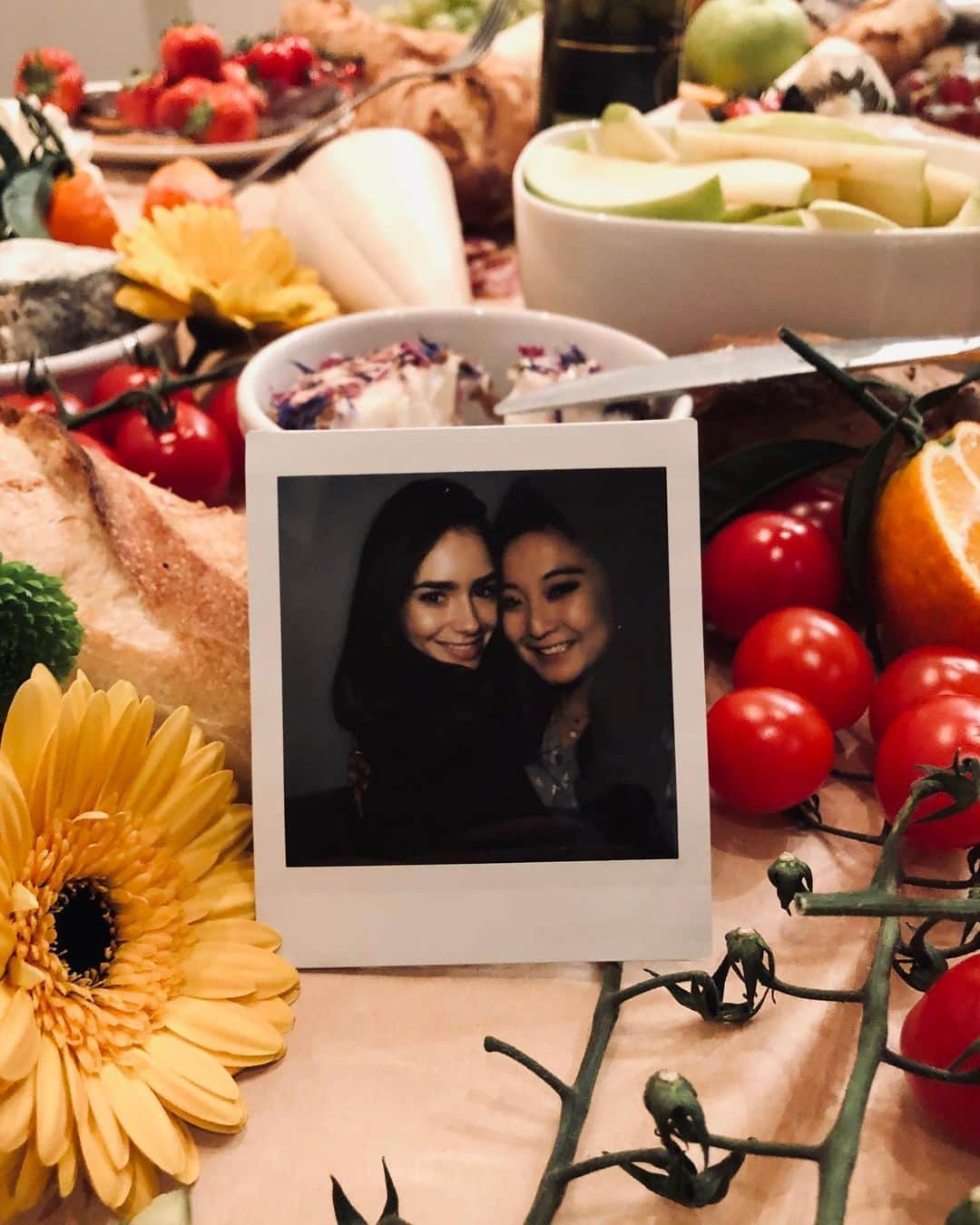 リリー・コリンズさんのインスタグラム写真 - (リリー・コリンズInstagram)「What a picture perfect way to say au revoir to my @emilyinparis sister. Leave it @ashleyparklady to wrap up filming with the sweetest (and most savory) send off. The show may have brought us together but now, we have each other for life. I’m going to miss you so much. Emily is Emily because of you...」11月2日 7時58分 - lilyjcollins