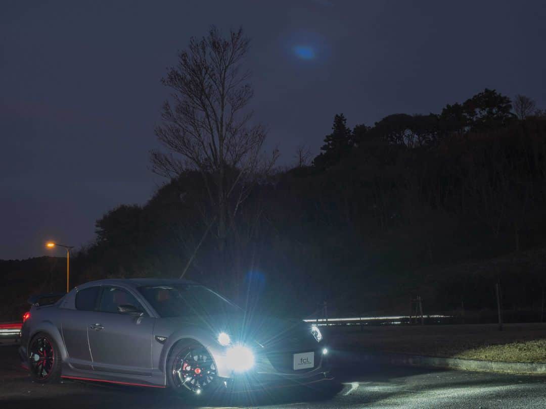 fcl.(エフシーエル)さんのインスタグラム写真 - (fcl.(エフシーエル)Instagram)「. 15秒以内にフォグスイッチをOn⇒Off⇒Onで色が白と黄色に入れ替わります。 普段は白、雨や霧の日には黄色と選んで点灯できます。 . 撮影：なかじ～様 車種：#マツダ #RX8 　スピリットR #SE3P 2013年式 皆様の愛車のお写真もぜひ拝見させていただければ嬉しいです！ 【取り付け商品】 ・フォグランプ: #fclカラーチェンジledバルブ . . . . #エフシーエル #fcl #みんカラ #車のある風景 #カスタムカー #車いじり #愛車 #写真好きな人と繋がりたい #車好き #車好きな人と繋がりたい #車撮影 #車好きと繋がりたい #ファインダー越しの私の世界 #車の写真が好きな人と繋がりたい #mazda #mazdarx8 #rx8nation #rx8club #マツダrx8 #マツダ好き  #jdmcars #jdm #rx8club #rx8society #rx8life #マツダ車を撮る マツダ好きと繋がりたい」11月2日 18時05分 - fcl_ledhid