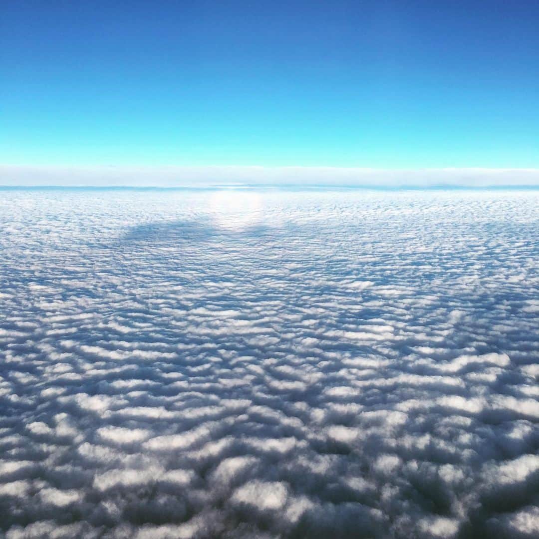 今村沙緒里のインスタグラム：「I came back to JAPAN✈️！ ポルトガルから帰ってきました。 撮影も無事に終了！ スーパー大変だったけど 豊かな素晴らしい2週間！ 日本チームと 出会えたすべてのみなさんに感謝❤︎ 世界はひろい🌍 ・ It was so hard schedule, but sooo wonderful experiences. Thank you team JAPAN, and everybody i met💜💜💜 with Heart Rainbow🌈 ・ #thanks #friends #movie #heartrainbow #sky #ハートの虹」