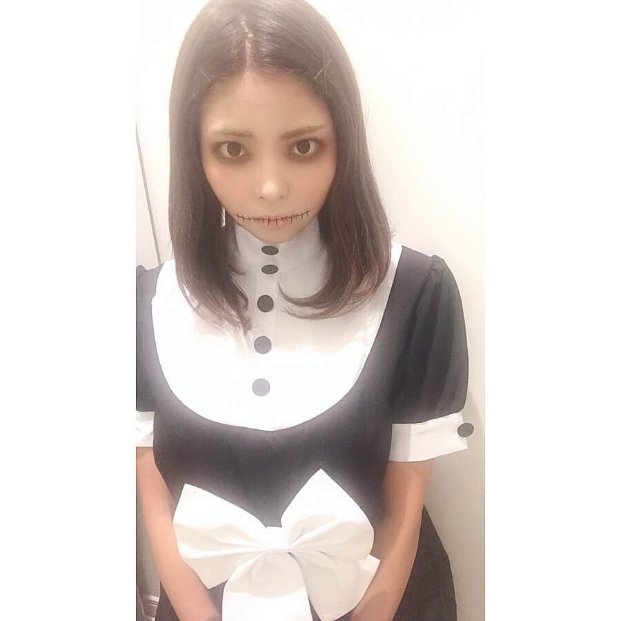 のインスタグラム：「絶対に渋谷には行きません。﻿ 自宅風呂場前で撮りました。﻿ ﻿ ﻿ ﻿ ﻿ ﻿ ﻿ ﻿ ﻿ ﻿ ﻿ ﻿ ﻿ ﻿ ﻿ ﻿ ﻿ #happyhalloween#happyhalloween2019 ﻿#happyhalloween🎃 ﻿#halloween #halloweencostume  #halloweenmakeup #ハロウィン#ハロウィンコスプレ  #ハロウィンメイク#ハロウィン仮装 #仮装 #コスプレ #コスプレ撮影 #西谷麻糸呂#instamood#instagood #メイク#モデル #japan #japanese #tokyo #girl #asia #happy #お化粧 #コスプレ好き #コスプレイヤー」