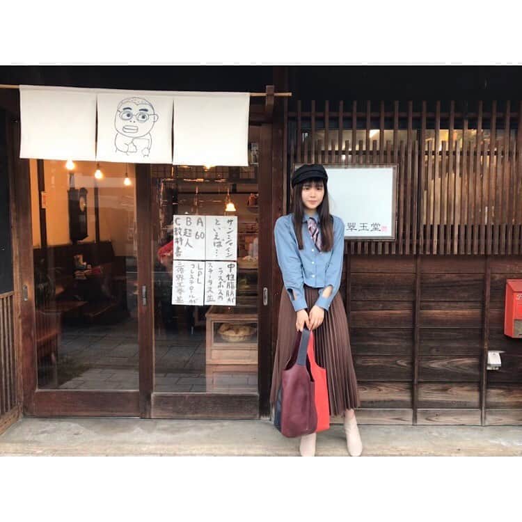 鎮西寿々歌さんのインスタグラム写真 - (鎮西寿々歌Instagram)「私服です ポイントはbagとポストの色📮がかぶったところ　と　私がよく分からない方向を見ているところ」11月2日 18時10分 - tarasuzuka24