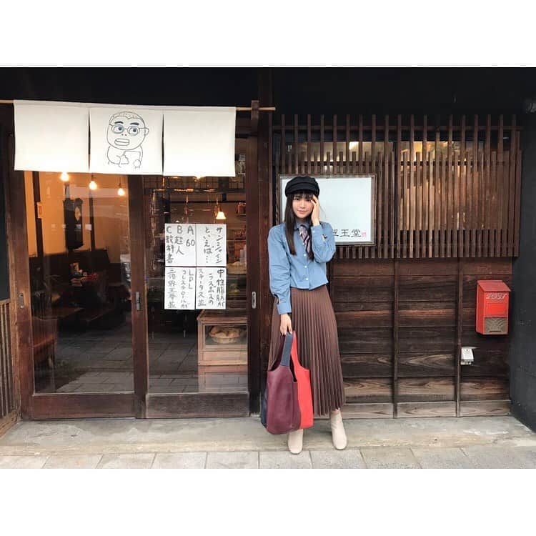 鎮西寿々歌さんのインスタグラム写真 - (鎮西寿々歌Instagram)「私服です ポイントはbagとポストの色📮がかぶったところ　と　私がよく分からない方向を見ているところ」11月2日 18時10分 - tarasuzuka24