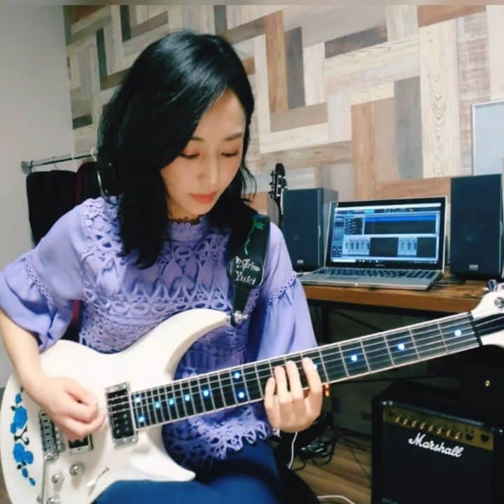 のインスタグラム：「#practice the #guitar #hard  I'm a little tired.... How was today? ♪#thelastrevenge #D_Drive  #esp #marshall #boss #rock #music」