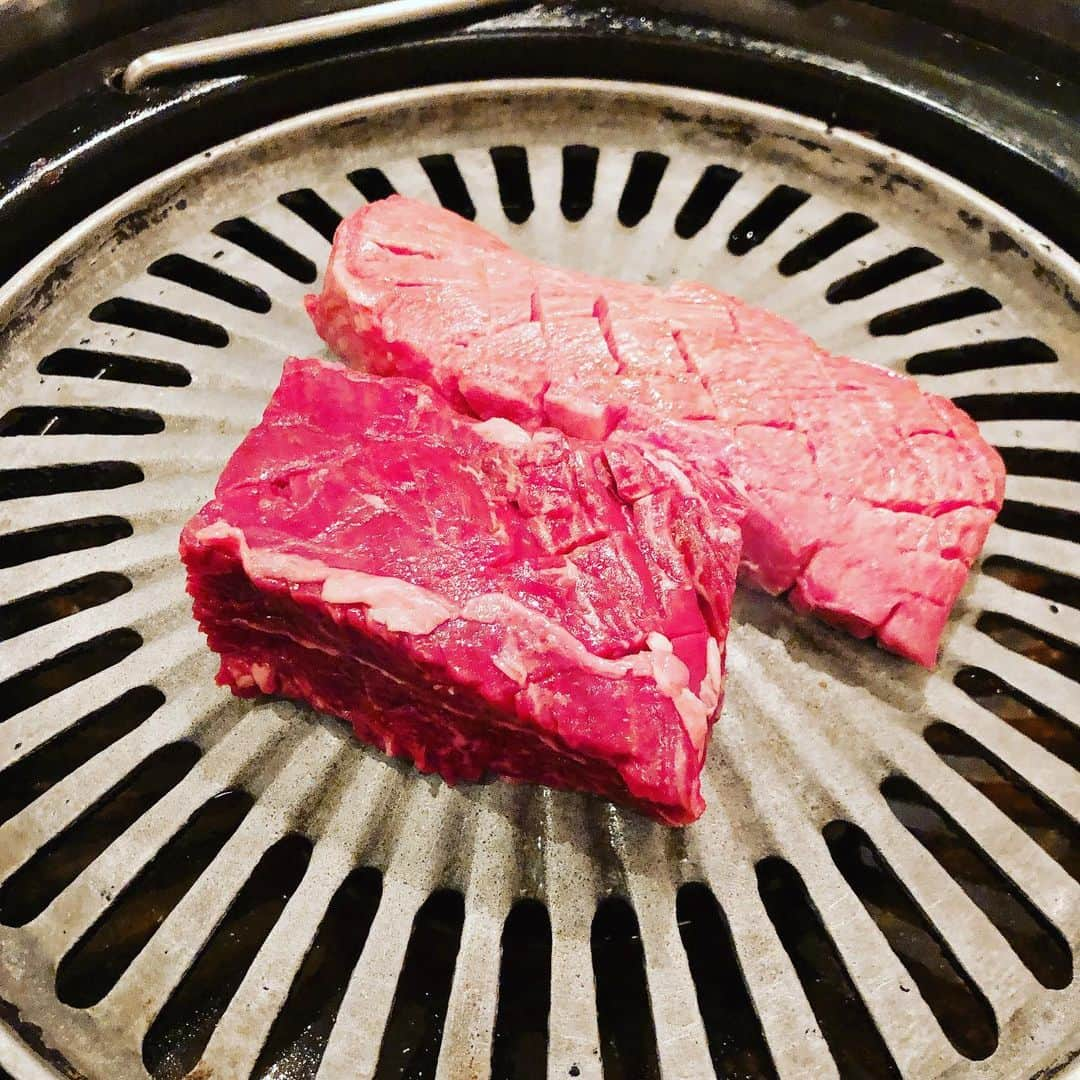 はまやねんのインスタグラム：「先日、激うま焼肉一撃さんにお世話になりました！！！ #焼肉　#一撃　#難波　#心斎橋　#肉 #霜降り　#激うま　#美味すぎ #牛肉　#大阪　#日本　#japan #グルメ」